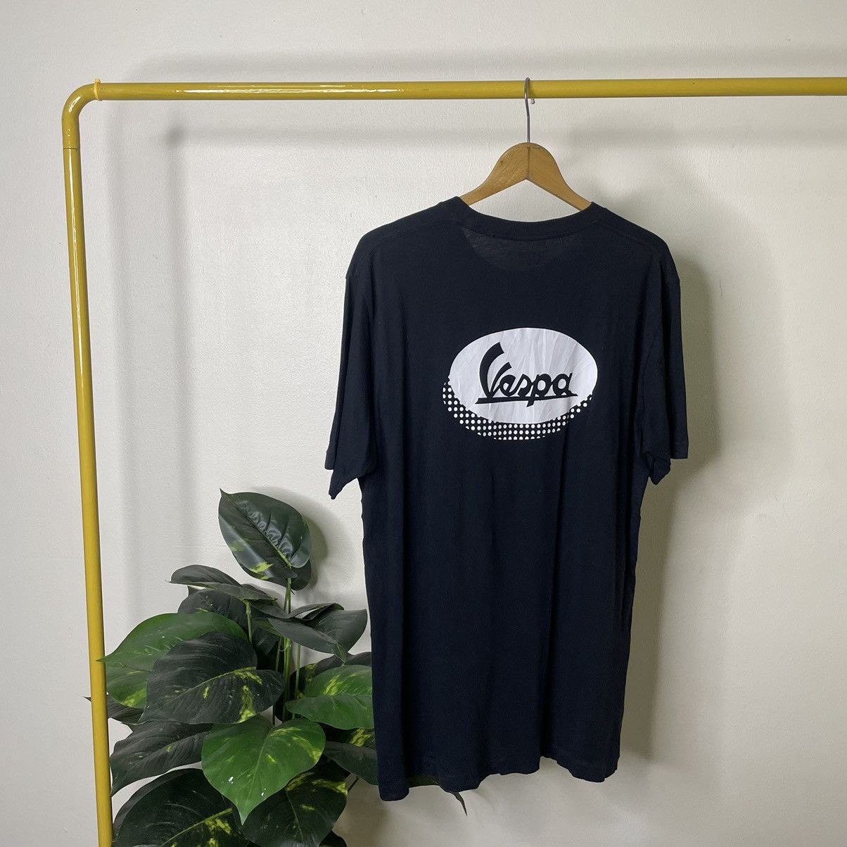 Japanese Brand Uniqlo x Piaggio Vespa Motorcycle Scooter Collaboration Tee Size US XL / EU 56 / 4 - 1 Thumbnail