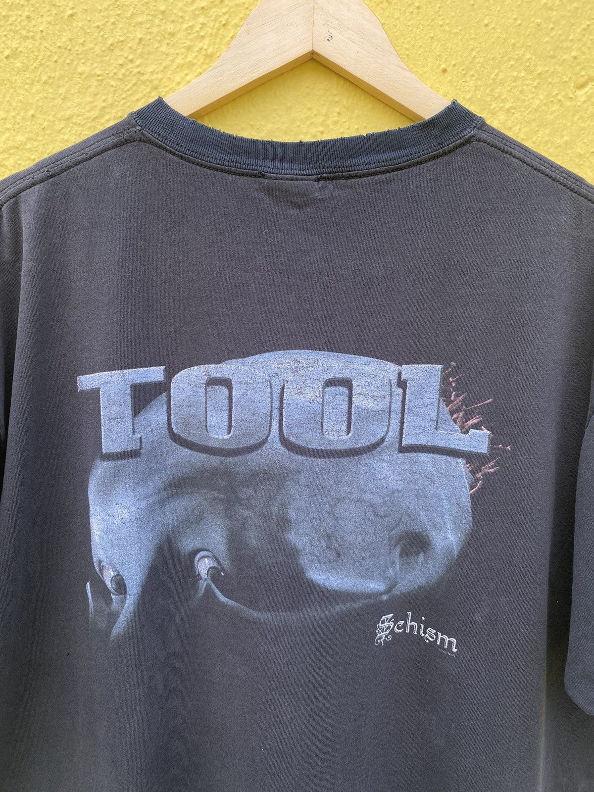 Band Tees Vintage tool schism band t shirt Size US XL / EU 56 / 4 - 16 Thumbnail