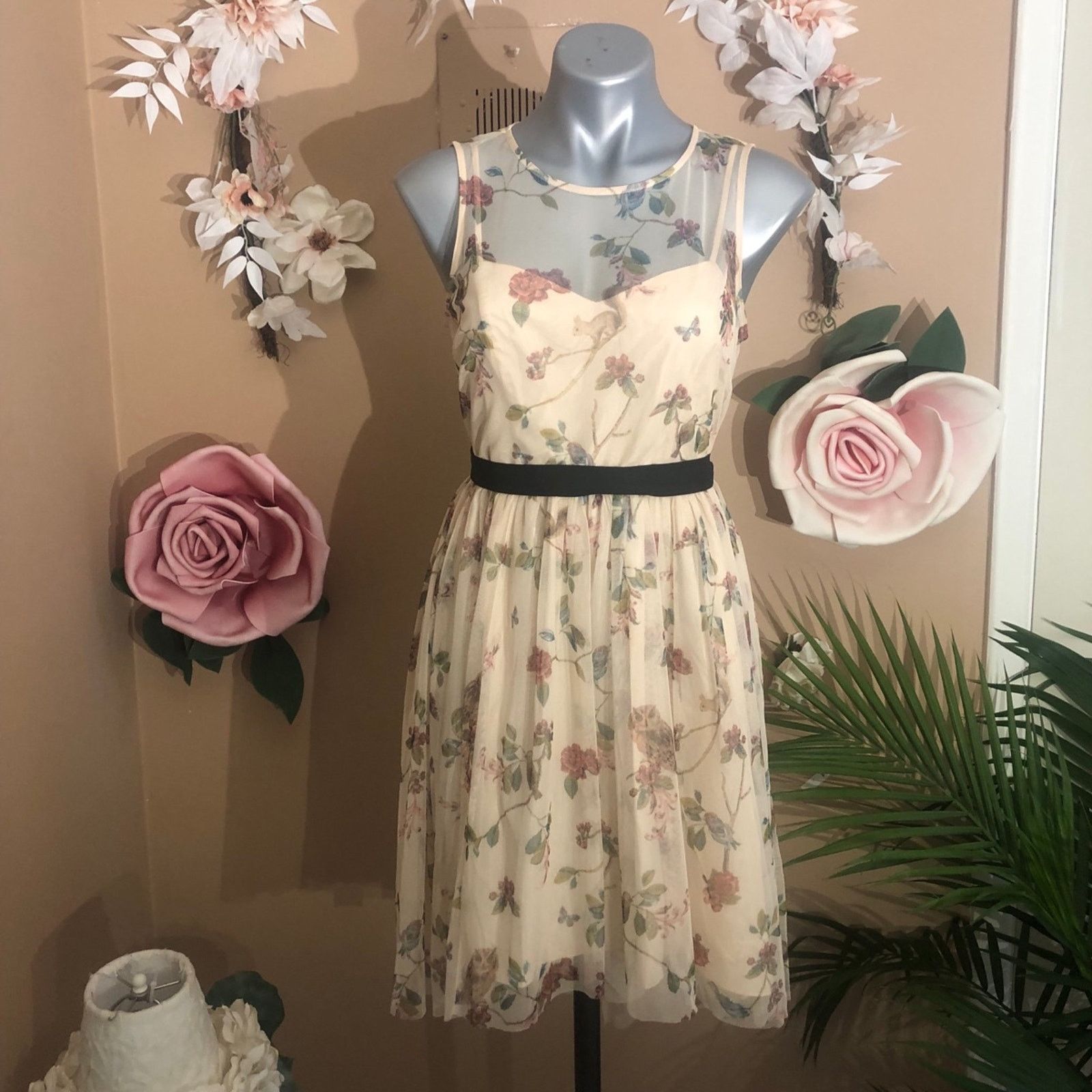Disney Floral cream colored Disney Snow White and the seven dwarfs Size M / US 6-8 / IT 42-44 - 1 Thumbnail