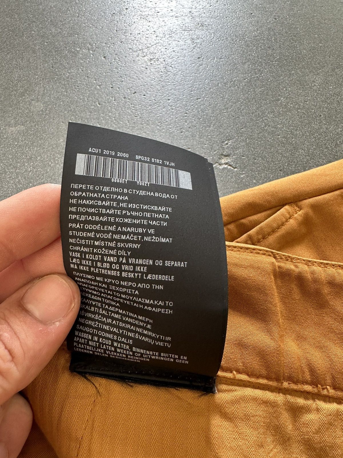 Prada Prada Milano Logo Chino Bermuda Shorts Size US 36 / EU 52 - 12 Thumbnail
