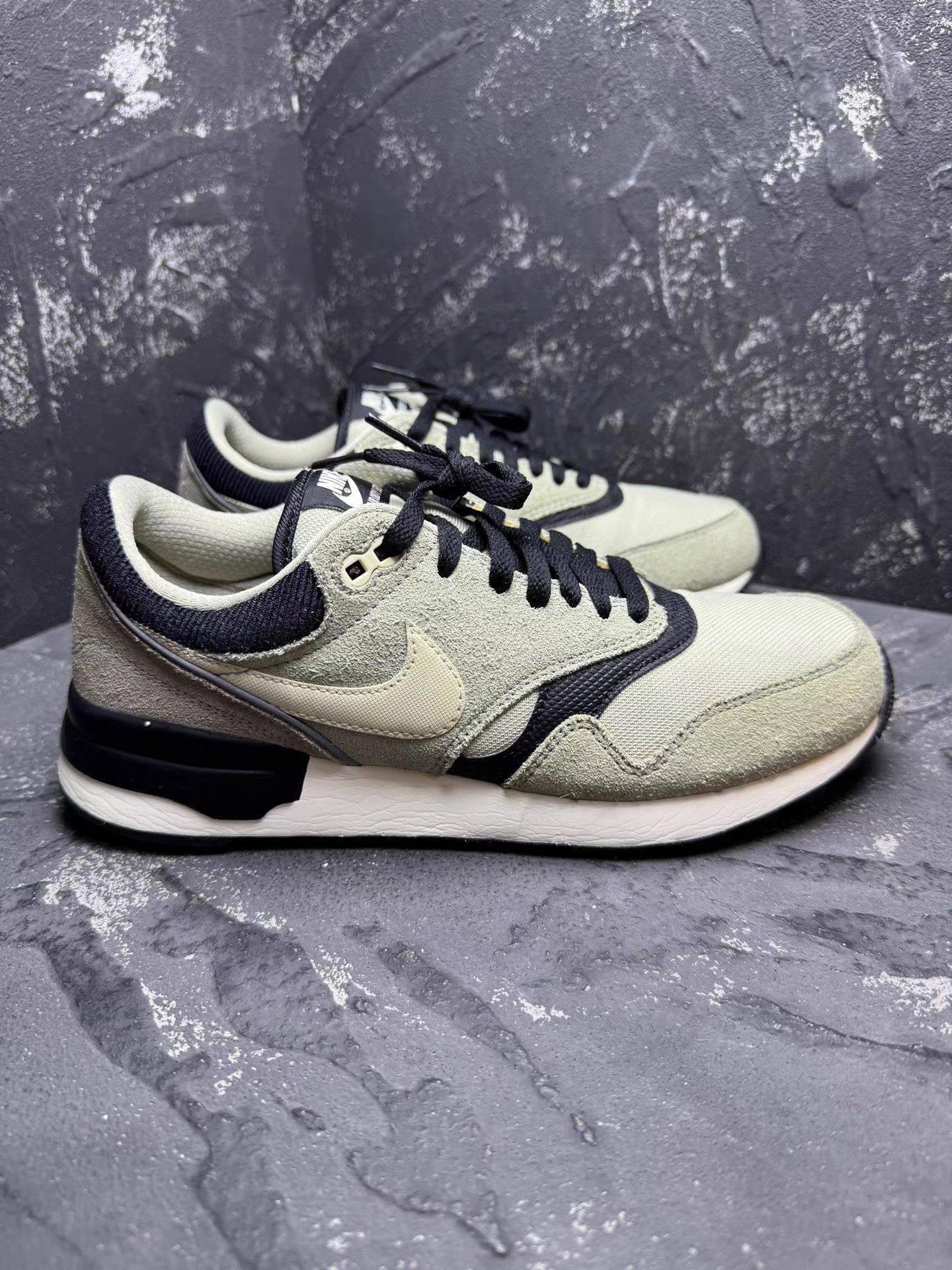 Nike Nike Black & White Suede Running Shoes Q10 Size US 8.5 / EU 41-42 - 5 Thumbnail