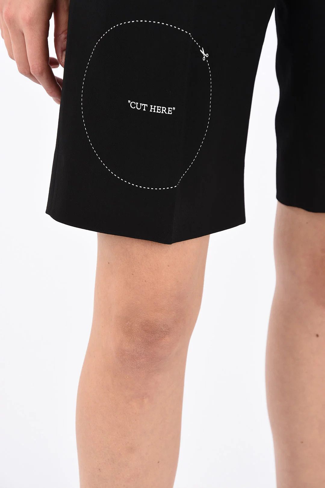 Off-White og1mm0426 Single-Pleat Gabardine Short in Black Size 28" / US 6 / IT 42 - 3 Thumbnail