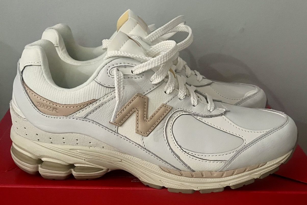 New Balance Authentic New Balance 2002R white vachetta tan sneakers 9.5 Size US 9.5 / EU 42-43 - 3 Thumbnail
