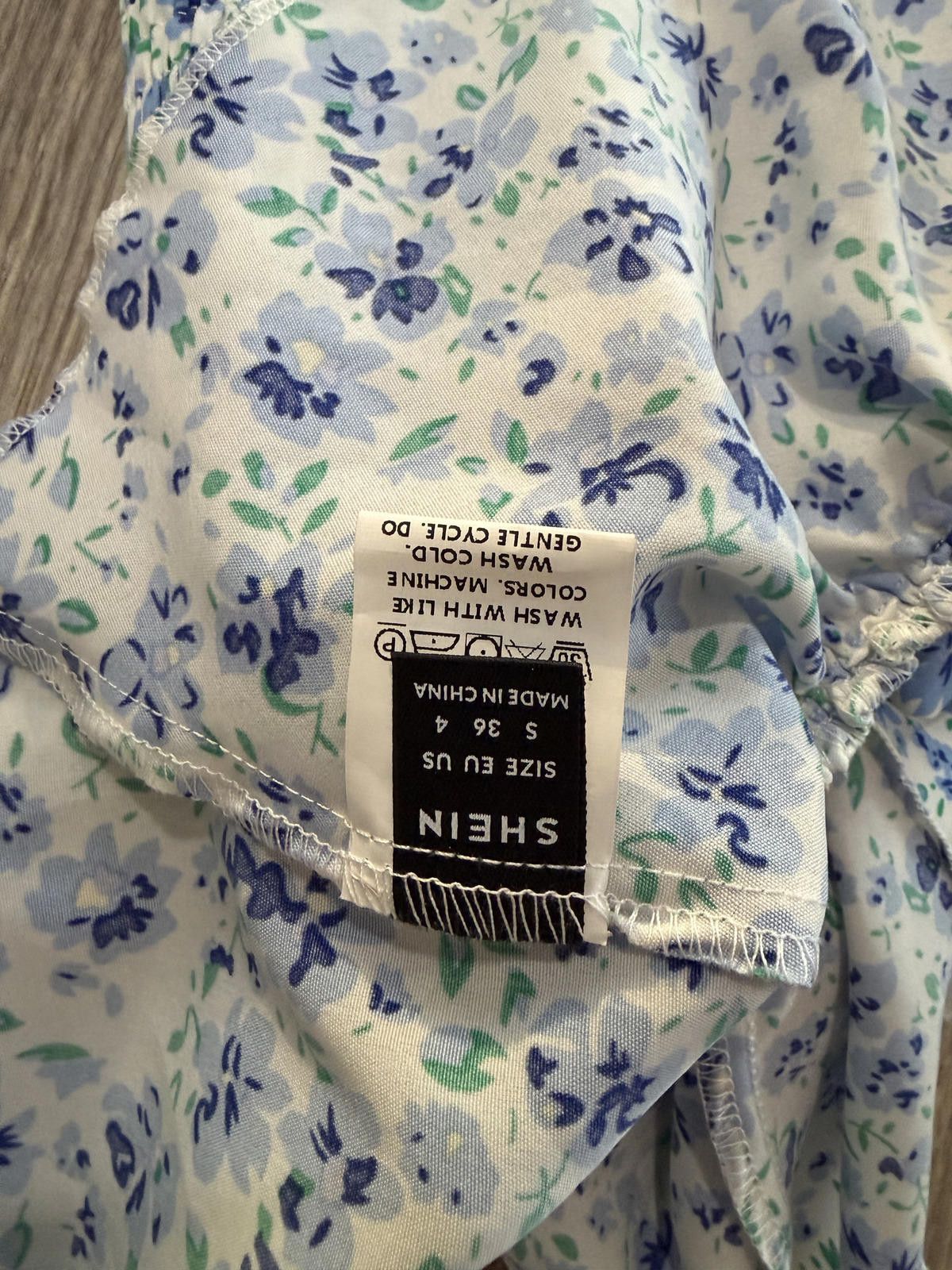 Shein SHEIN Floral Blue & White Sleeveless Smocked Top Tie Strap S Size ONE SIZE - 5 Thumbnail