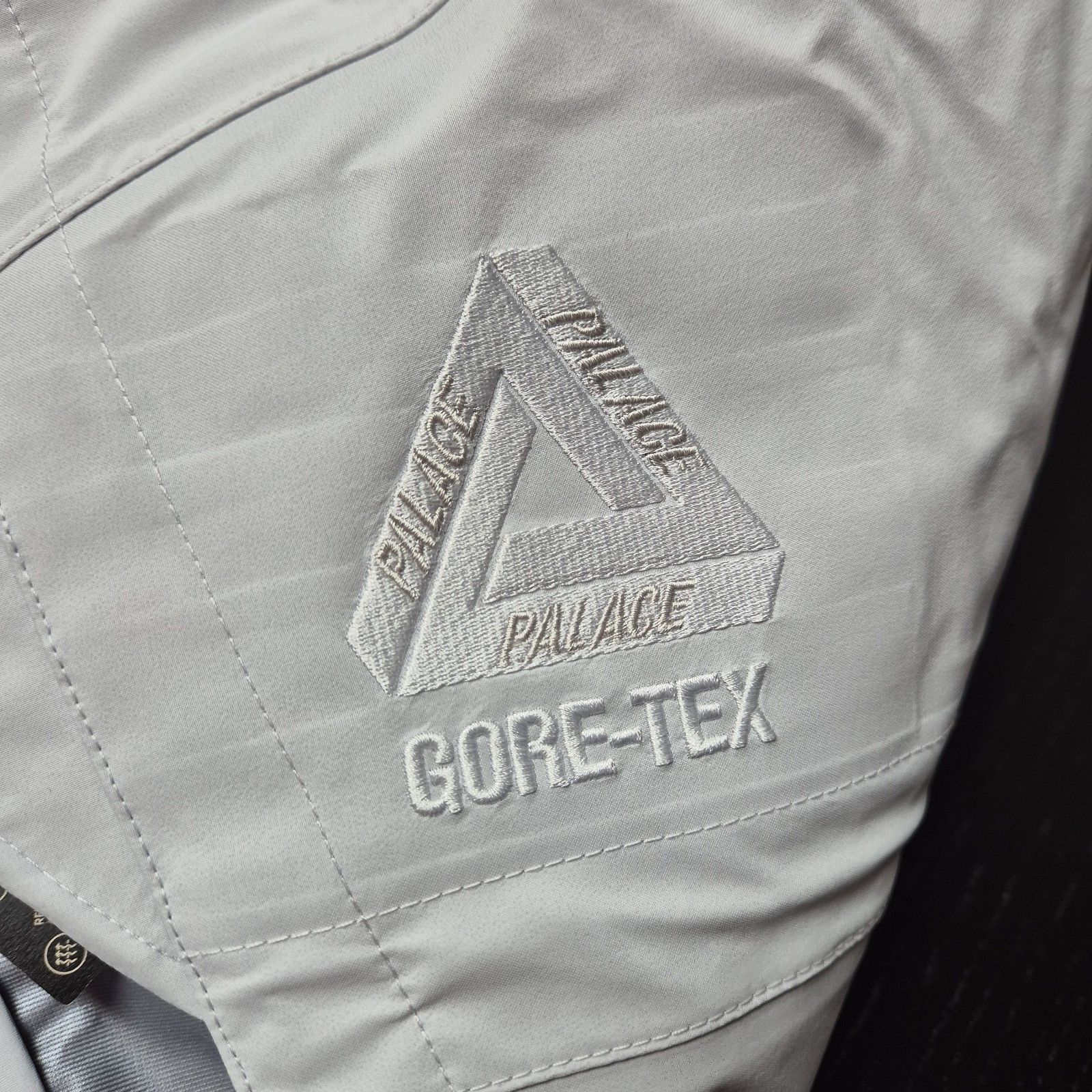Palace Palace Gore-Tex 3L Showerman Hood Cloud Grey S/M New SS25 Size ONE SIZE - 8 Thumbnail