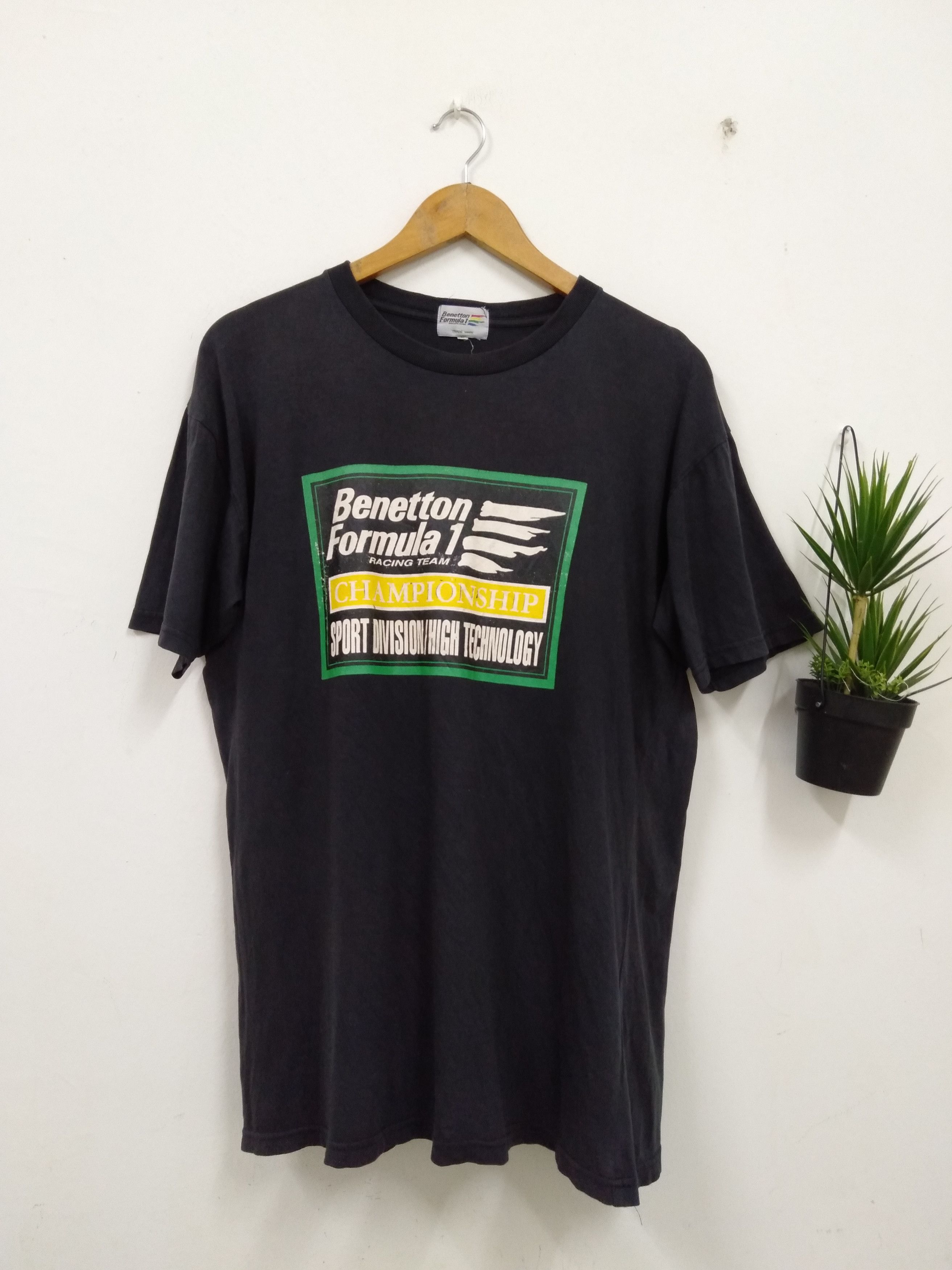 Benetton Vintage Benetton Formula 1 Racing Team t shirt rare Size US L / EU 52-54 / 3 - 1 Thumbnail