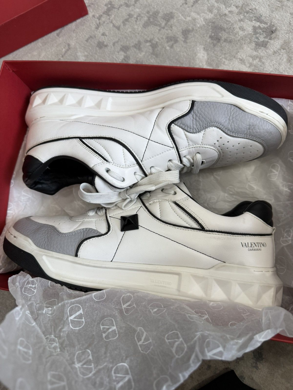 Valentino Valentino One Stud Sneaker size 42 Size US 9 / EU 42 - 14 Thumbnail