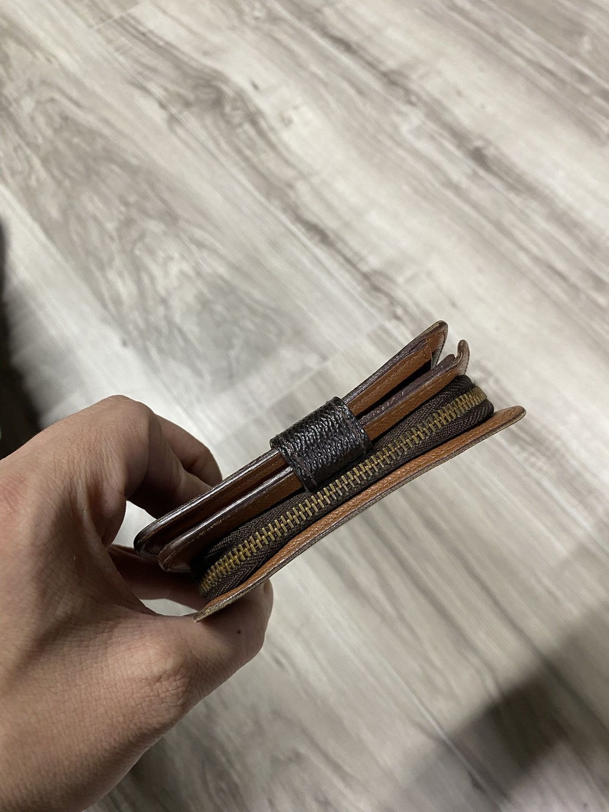 Louis Vuitton Louis Vuitton Brown Monogram Leather Wallet Preowned Y2K Size ONE SIZE - 15 Thumbnail