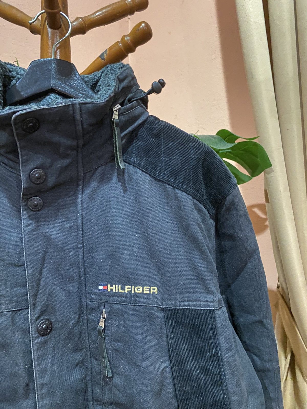 Tommy Hilfiger Vintage Tommy Hilfiger Black Corduroy Panel Winter Jacket Size US M / EU 48-50 / 2 - 6 Thumbnail