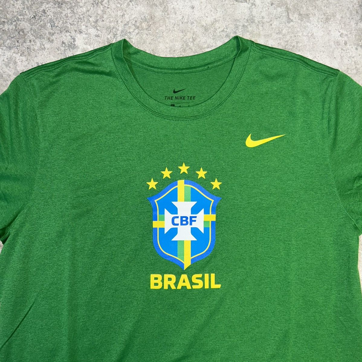 Nike 2022 Nike Brazil National Team Club Crest Green T-Shirt Size US L / EU 52-54 / 3 - 2 Thumbnail