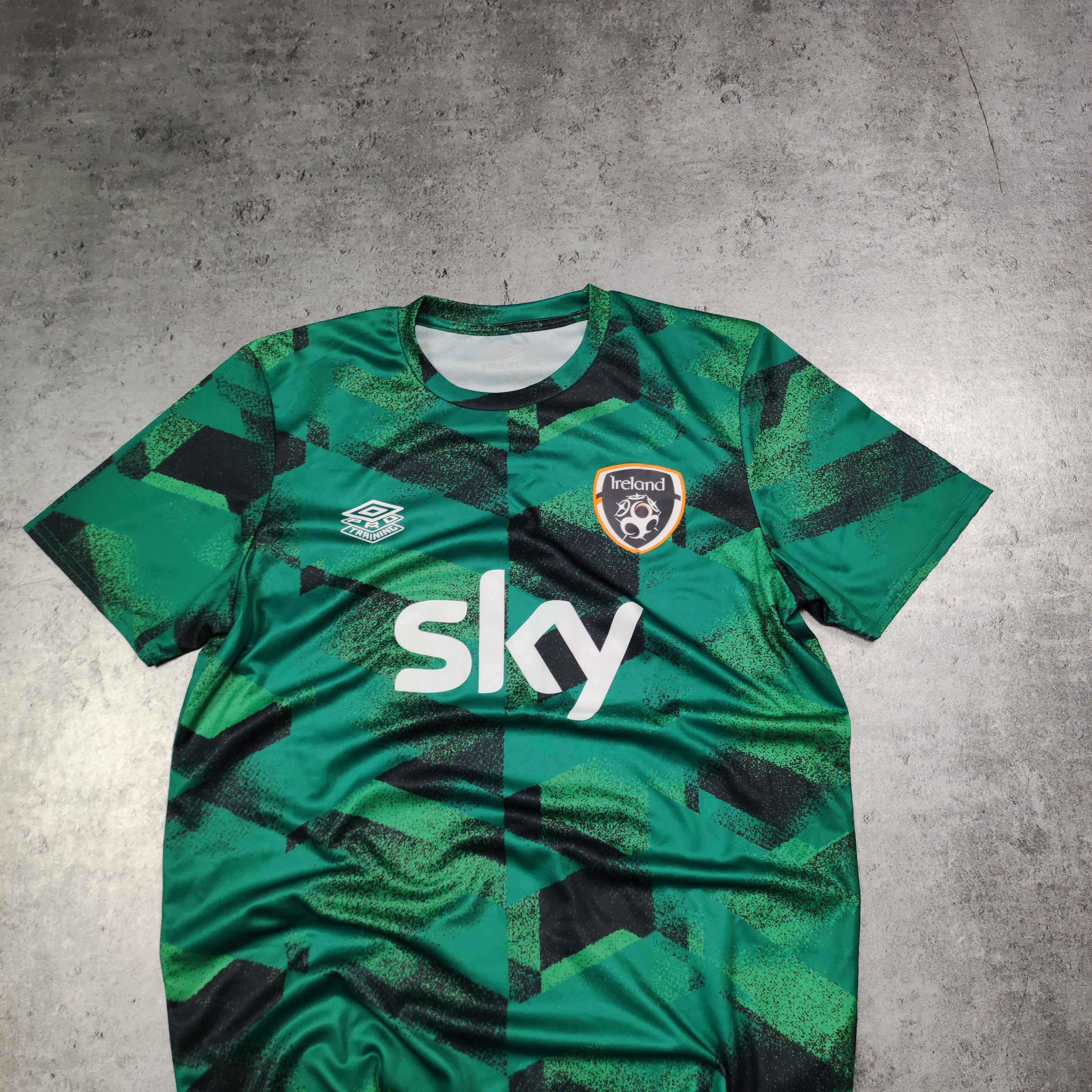 Other RARE Ireland National Team x Umbro Football Jersey Size US M / EU 48-50 / 2 - 3 Thumbnail