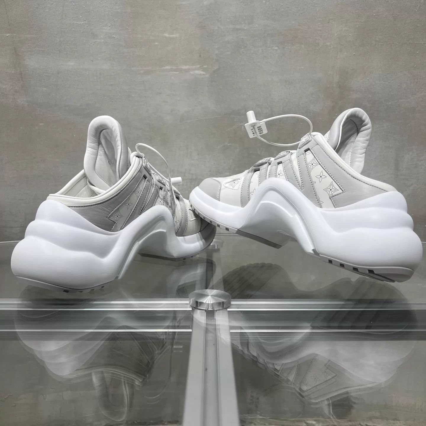 Louis Vuitton Louis Vuitton Archlight White Arch Print Dad Slide UK3/37 Size US 5.5 / IT 35.5 - 5 Thumbnail