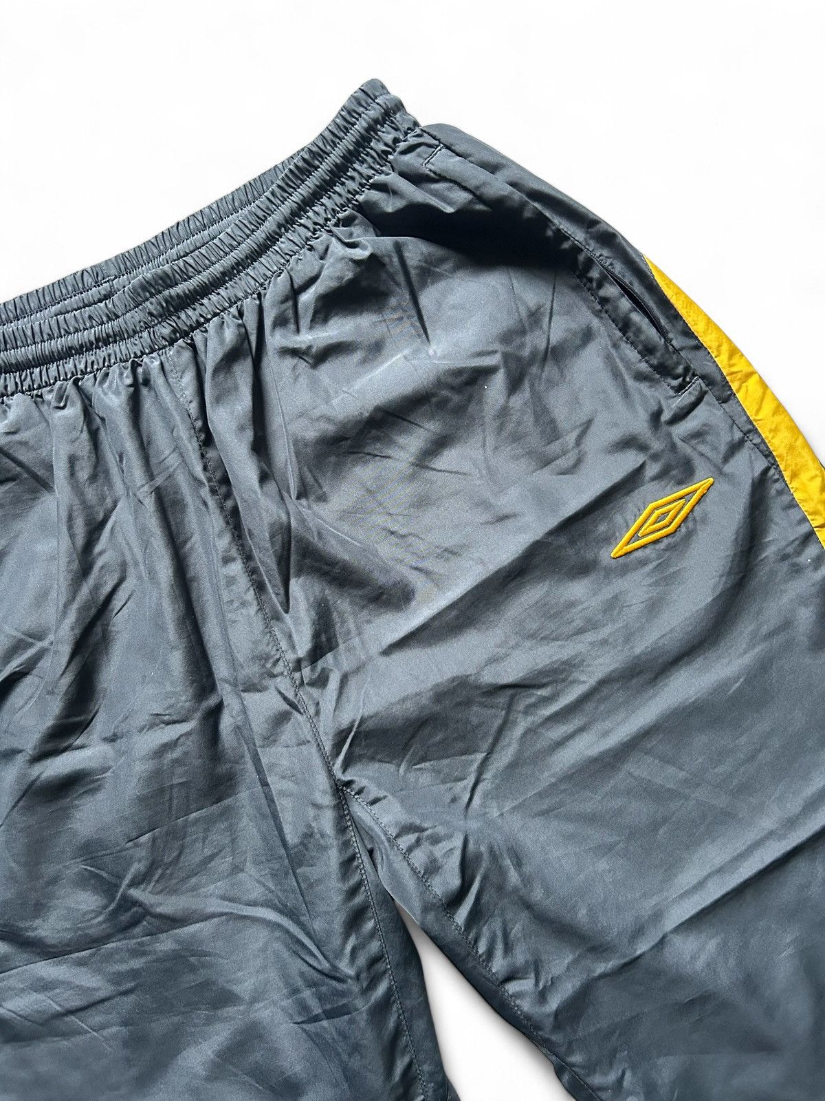 Umbro Rare Vintage Umbro Baggy Track Shorts Y2K Size US 32 / EU 48 - 3 Thumbnail