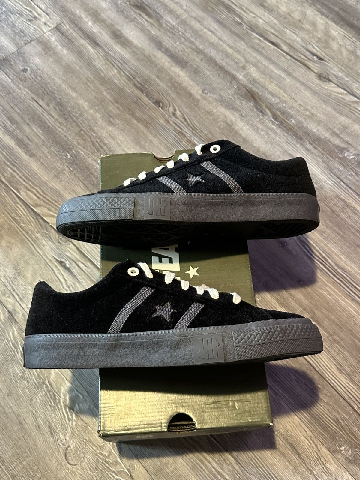 Converse × Undefeated Undefeated X converse one star Size US 8.5 / EU 41-42 - 2 Thumbnail
