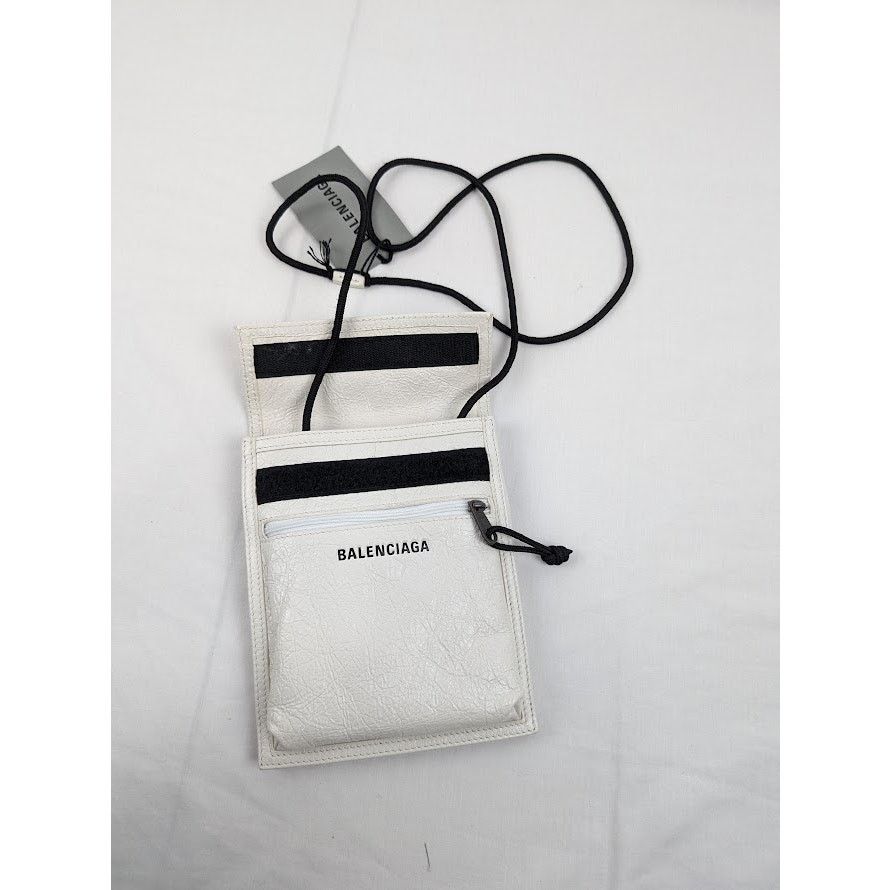 Balenciaga o1rshd1 Size: OS / Arena Lamb Dr Explorer Pouch Strap White Size ONE SIZE - 13 Thumbnail