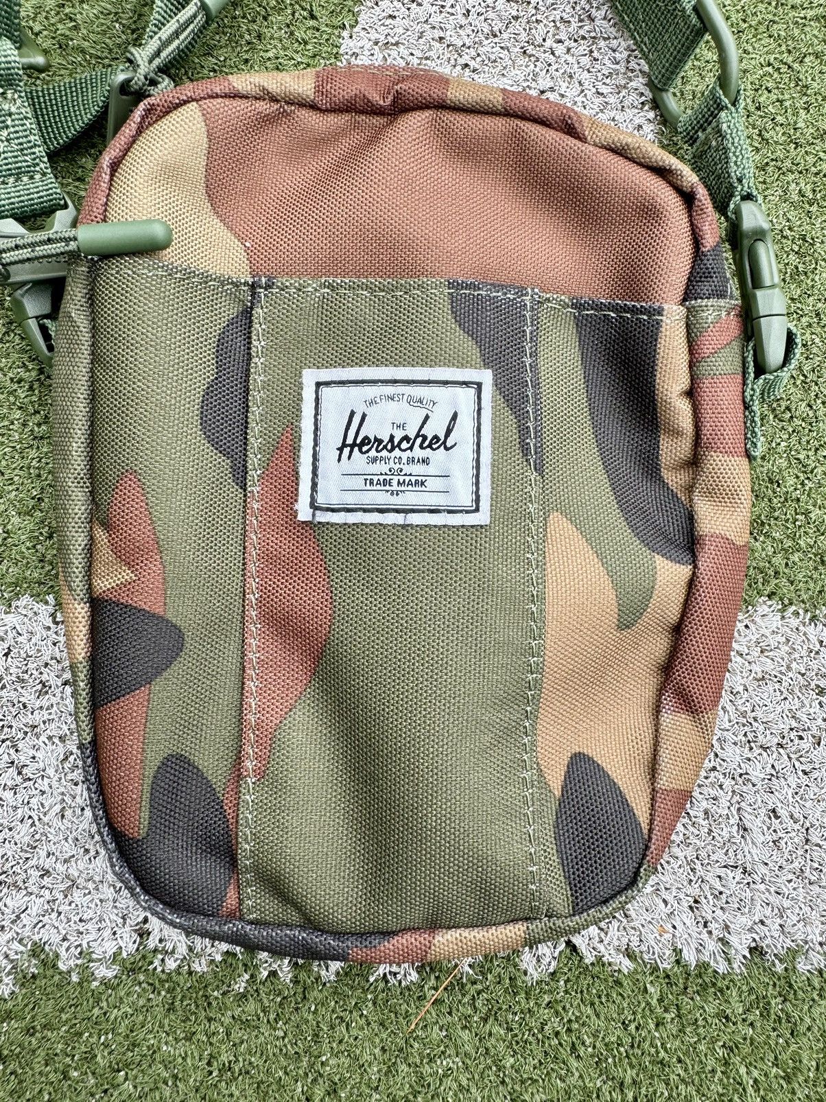 Herschel Supply Co. Camo Form Crossbody Bag Size ONE SIZE - 4 Thumbnail