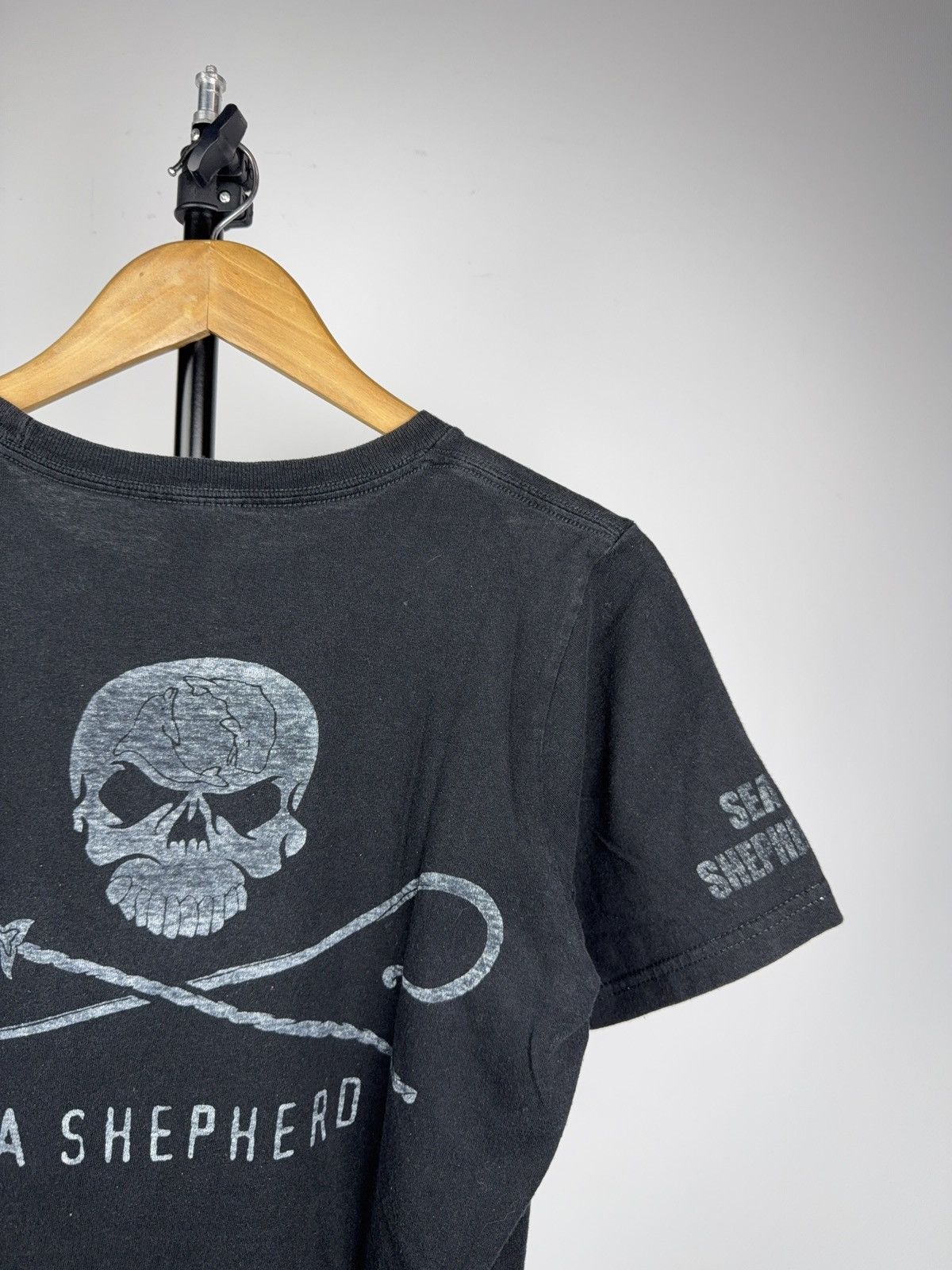 Vintage 00s Sea Shepherd Skull Trident Graphic T-Shirt Activist Tee Size US XS / EU 42 / 0 - 10 Thumbnail