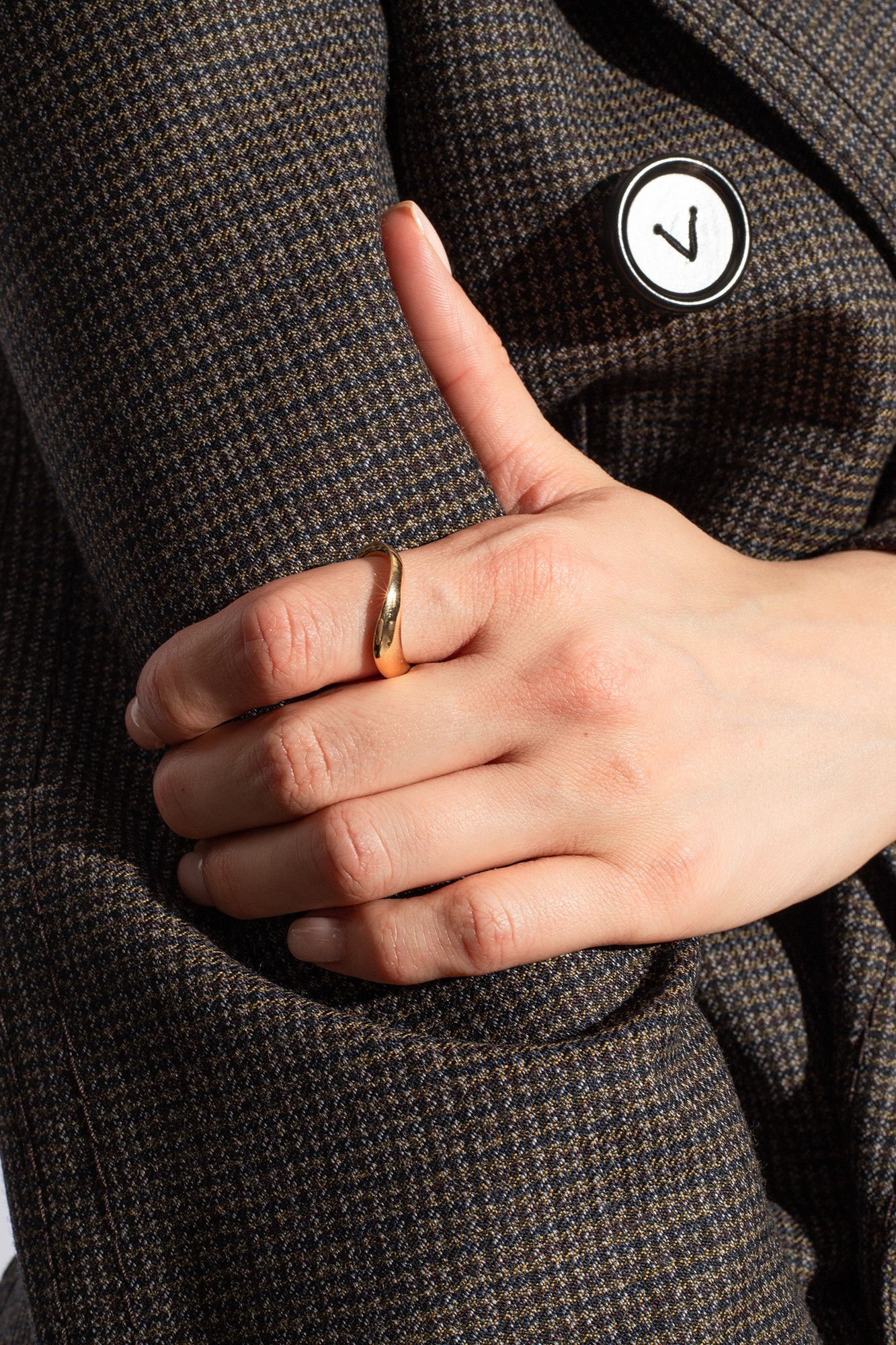 Bottega Veneta o1bcso1str0725 Size: 19 / Curve Thin Ring in Gold Size ONE SIZE - 2 Thumbnail