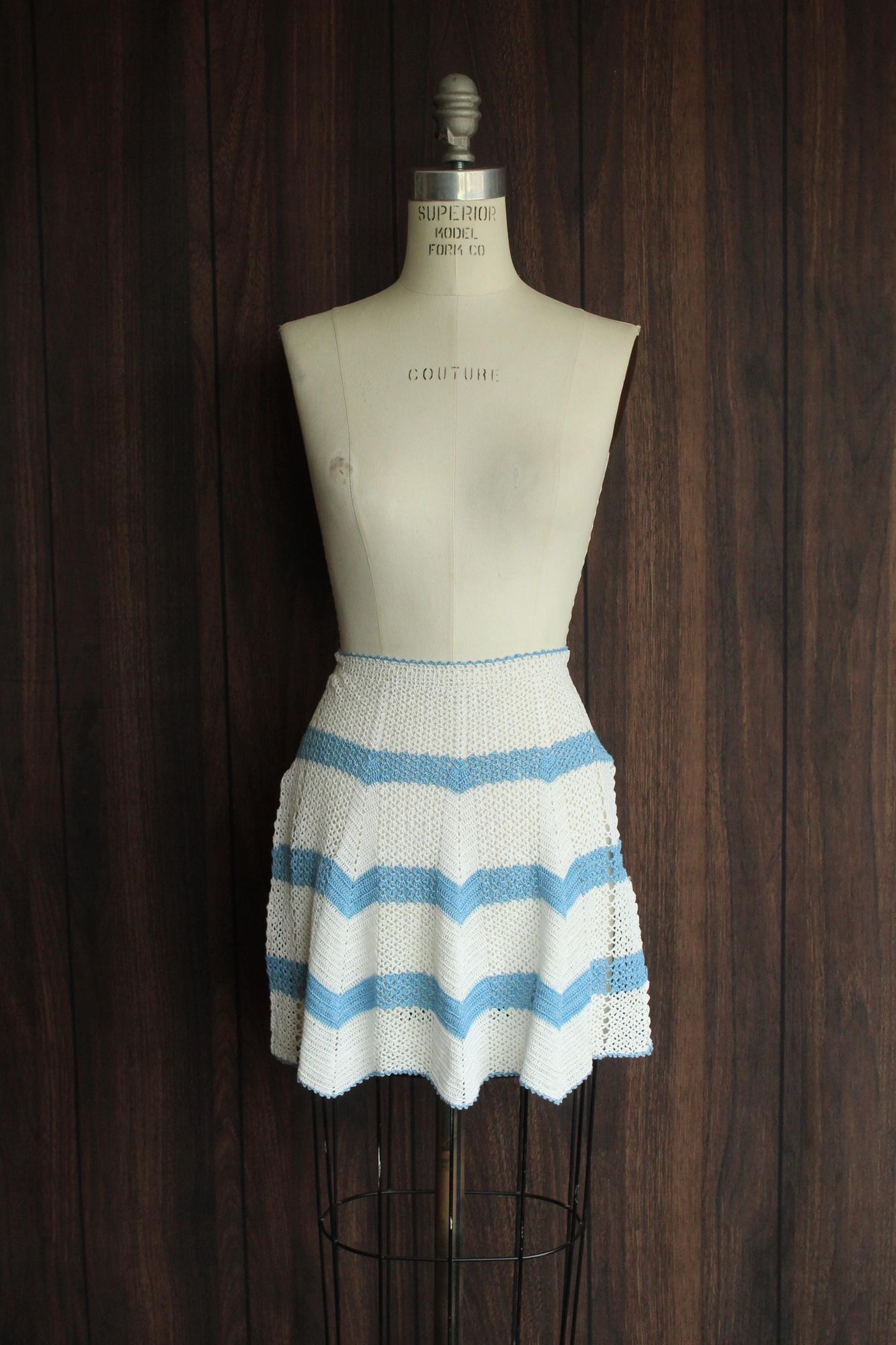 Vintage Vintage 1950s 1960s Half Apron, Crocheted in White and Blue, Size ONE SIZE - 2 Thumbnail