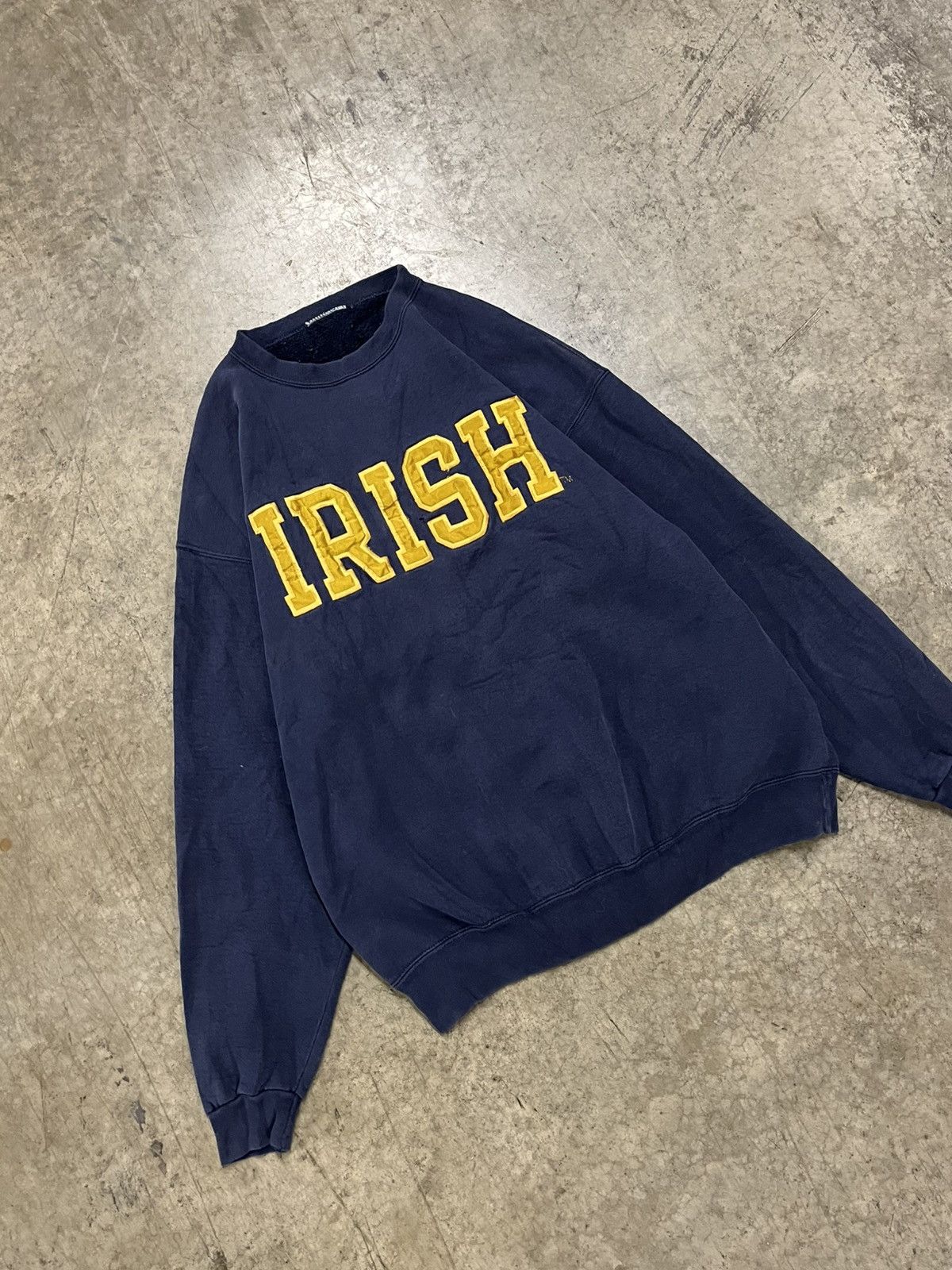 Vintage Vintage Notre dame college Irish sweatshirt boxy rare Size US XL / EU 56 / 4 - 1 Thumbnail