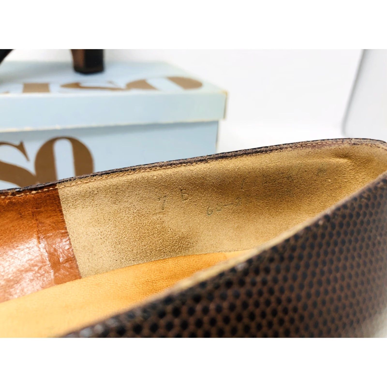 Vintage VINTAGE Deliso Brown Leather Textured Buckle Closed Toe Heels Pumps 7B MB19 Womens Size US 7 / IT 37 - 4 Thumbnail