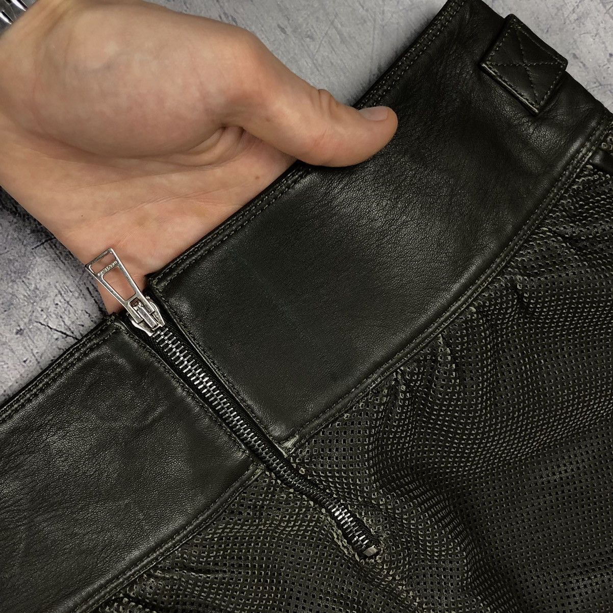 Belstaff × Leather Vintage Belstaff Leather Mesh England London Shorts y2k og Size 28" / US 6 / IT 42 - 12 Thumbnail