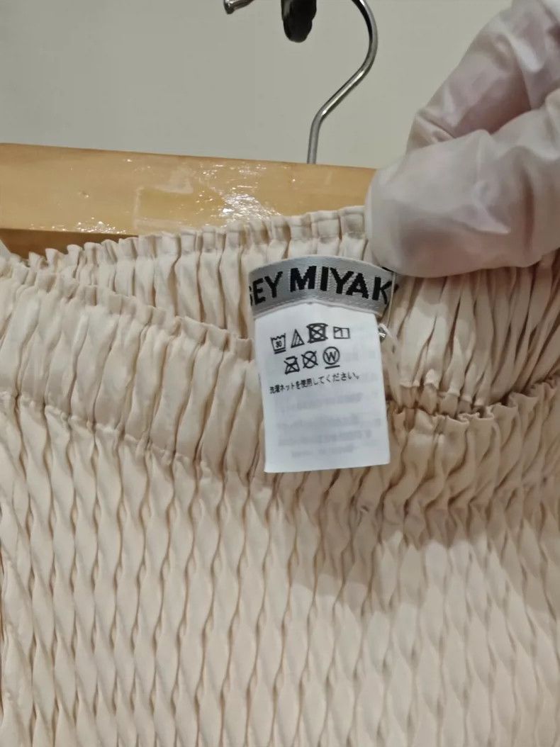 Issey Miyake Issey Miyake size:2 White skirt Size 42" / US 20 - 8 Thumbnail