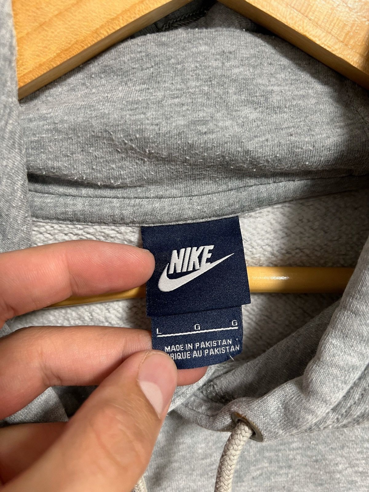 Nike × Vintage Vintage Nike Gray Hoodie Men Size L Small Swoosh Logo Y2K Size US L / EU 52-54 / 3 - 4 Thumbnail