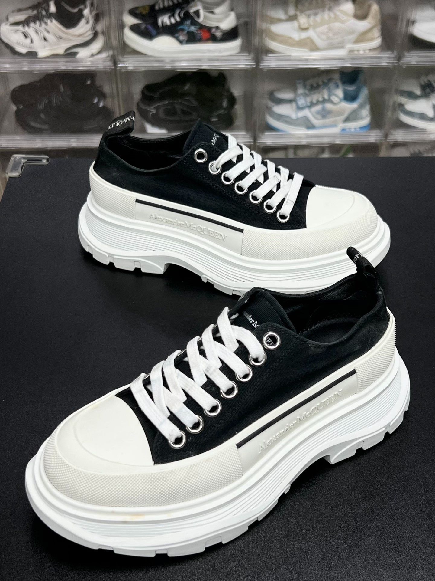 Alexander McQueen Alexander McQueen Black Lowtop Sneakers us_6-5 Women Size US 6.5 / IT 36.5 - 1 Thumbnail