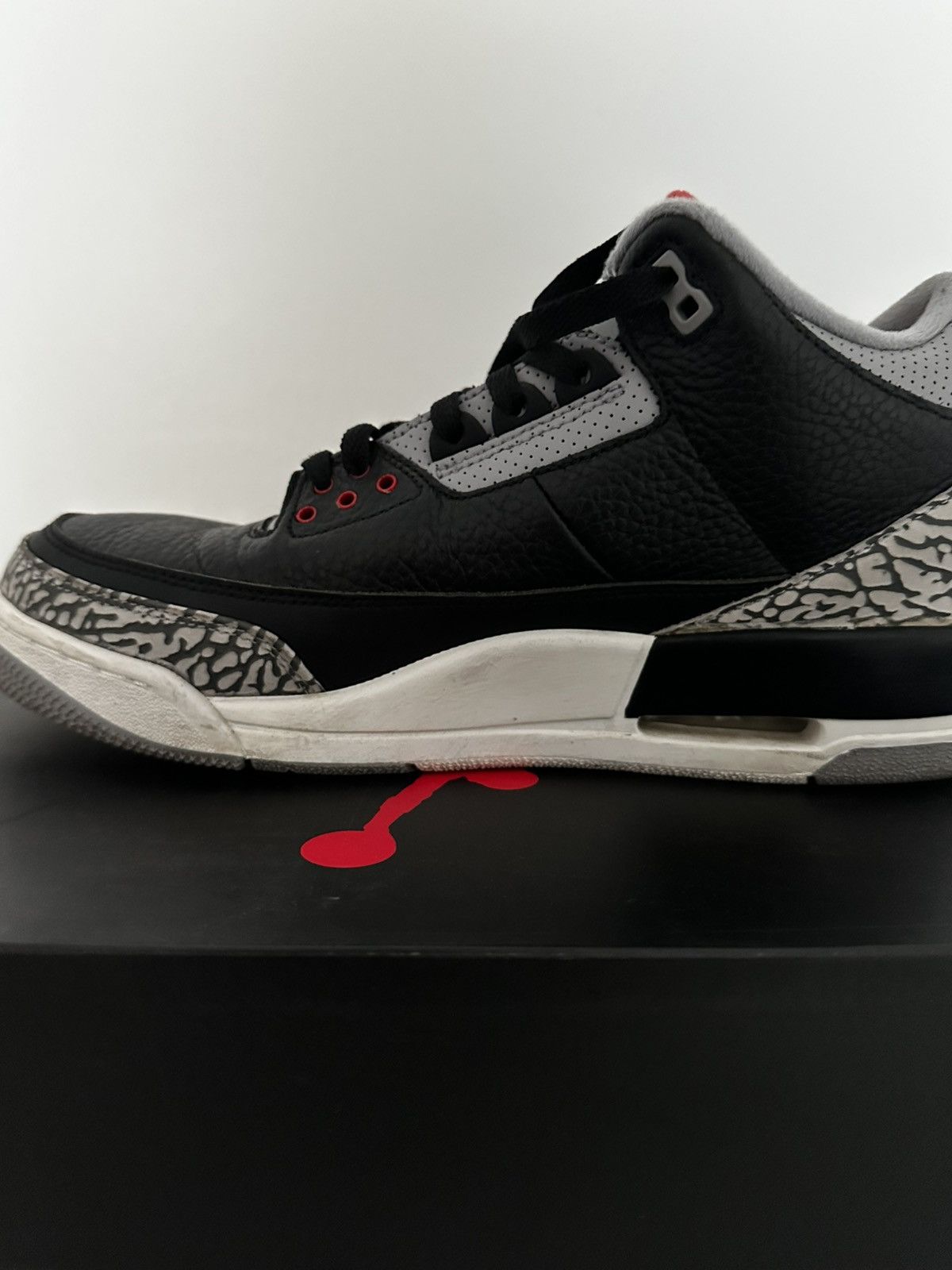 Jordan Brand Jordan 3s Black Cement 3s 2018 Size US 10.5 / EU 43-44 - 3 Thumbnail
