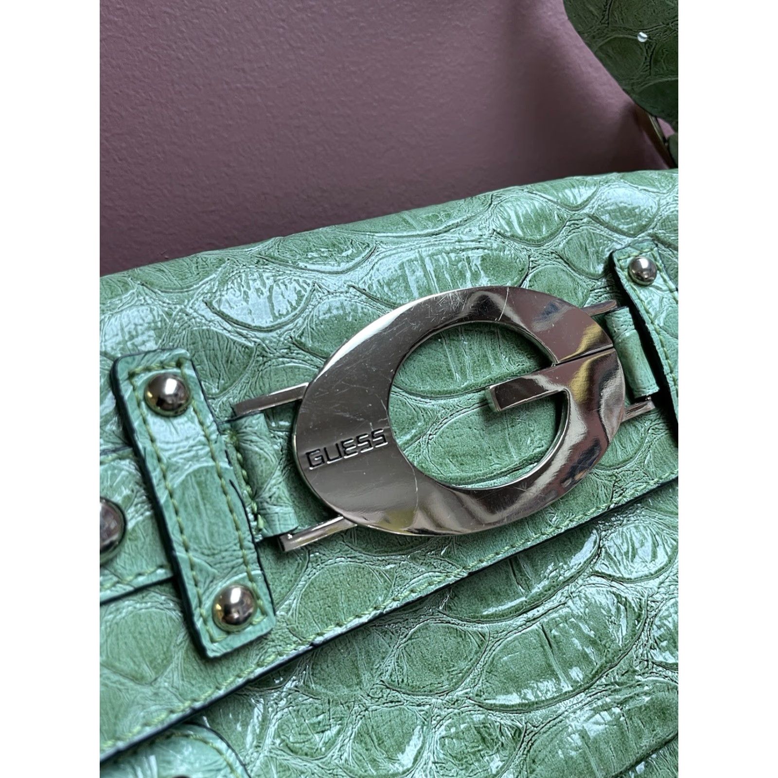 Guess VINTAGE Guess Green Faux Snake Skin Purse Crossbody Bag Shoulder, Medium, Women's, Green, Crossbody, Leather Strap, Silver Hardware Size ONE SIZE - 2 Thumbnail