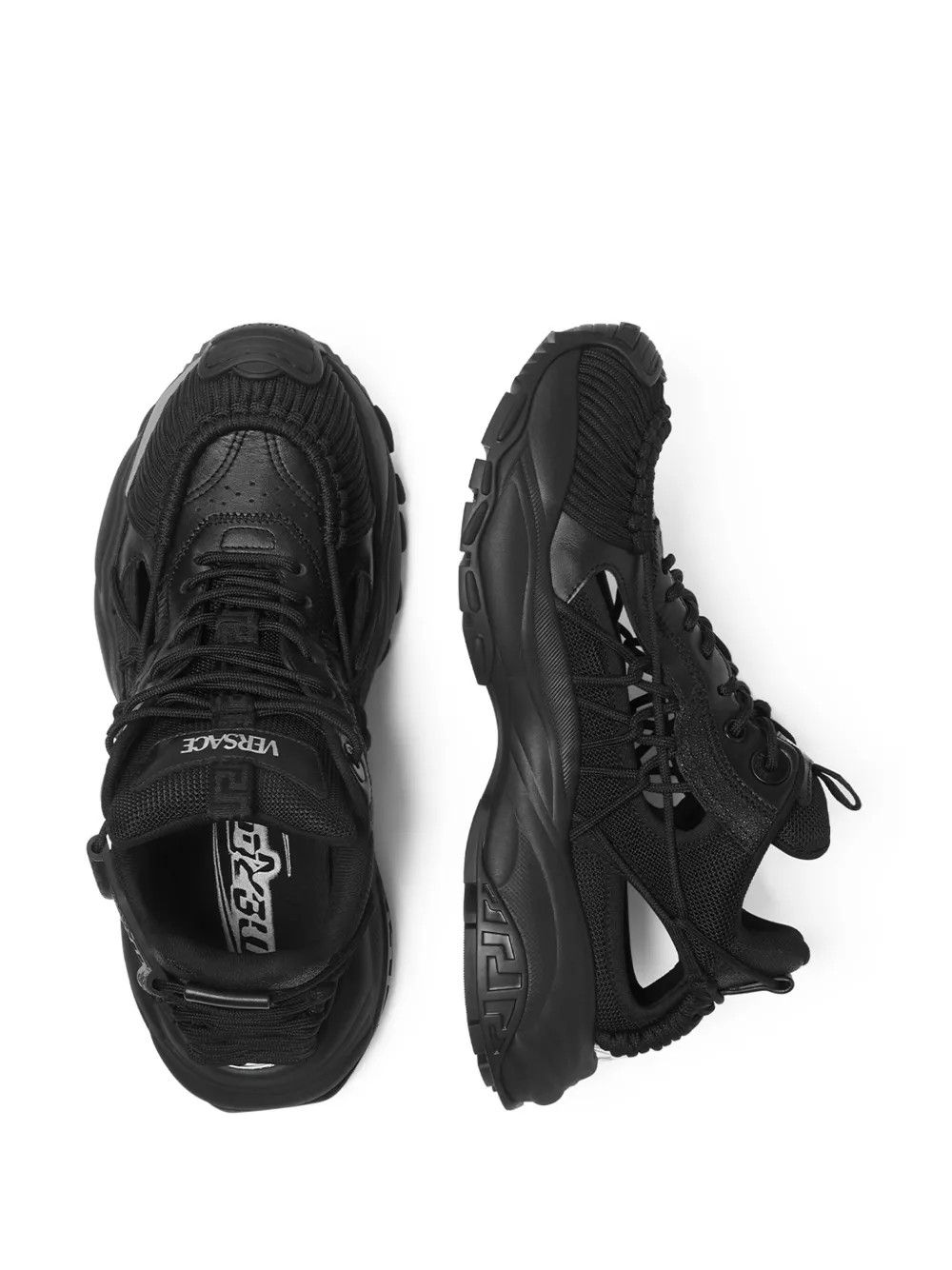 o1y0226 Low-Top Sneakers in Black