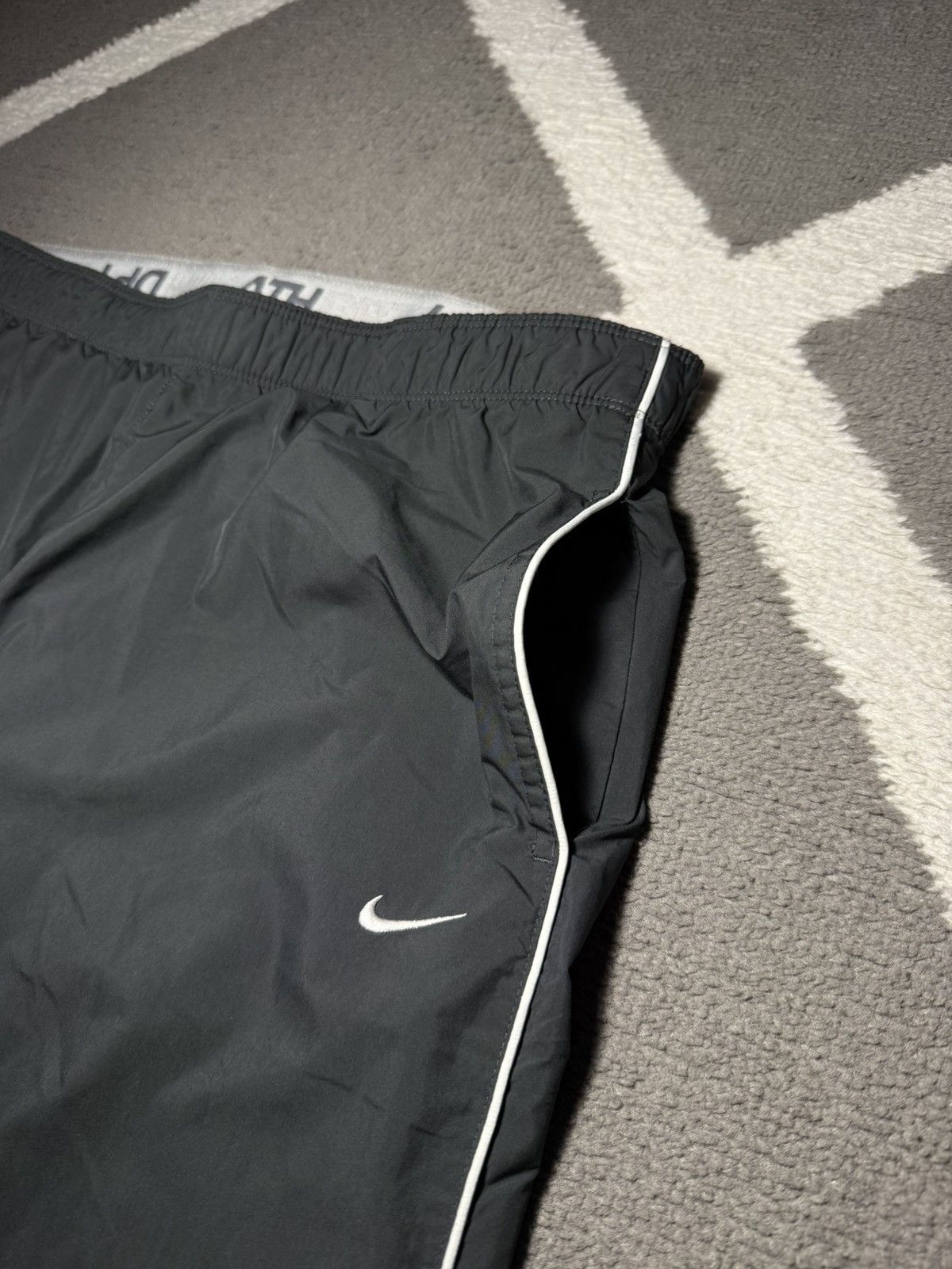 Nike × Vintage Vintage 00’s Y2K Nike Swoosh Parachute Loose Fit Sweatpants Size 28" / US 6 / IT 42 - 8 Thumbnail
