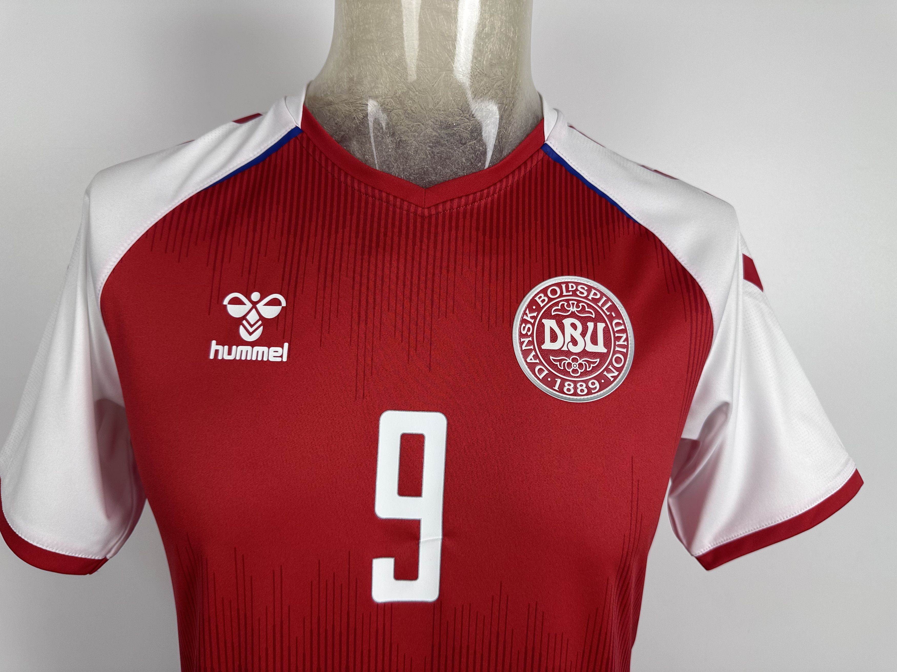 Hummel DENMARK 2021 22 FOOTBALL SHIRT JERSEY #9 BRAITHWAITE HUMMEL Size US M / EU 48-50 / 2 - 7 Thumbnail