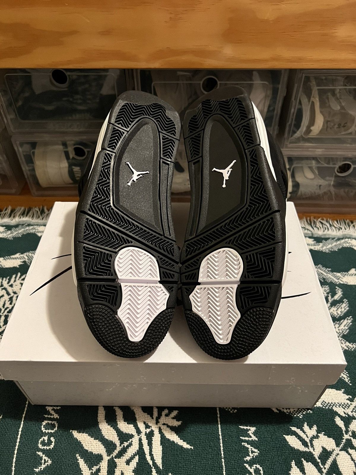 Jordan Brand × Nike White Thunder Jordan 4 Size US 10 / EU 43 - 5 Thumbnail