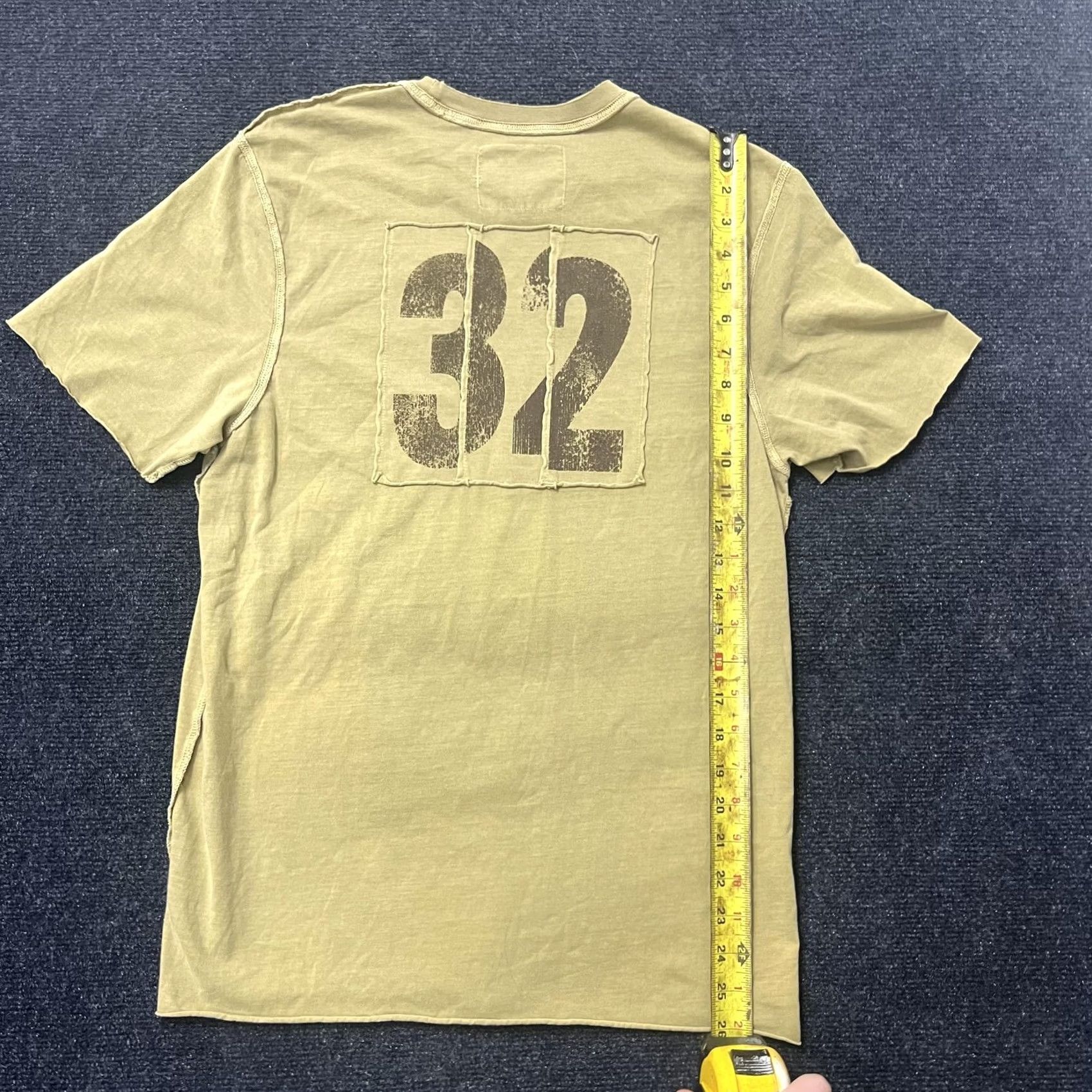 Guess VINTAGE Guess Shirt Mens Small Tan Graphic 32 Crew Neck Cotton Sports Short Sleeve Size US S / EU 44-46 / 1 - 4 Thumbnail