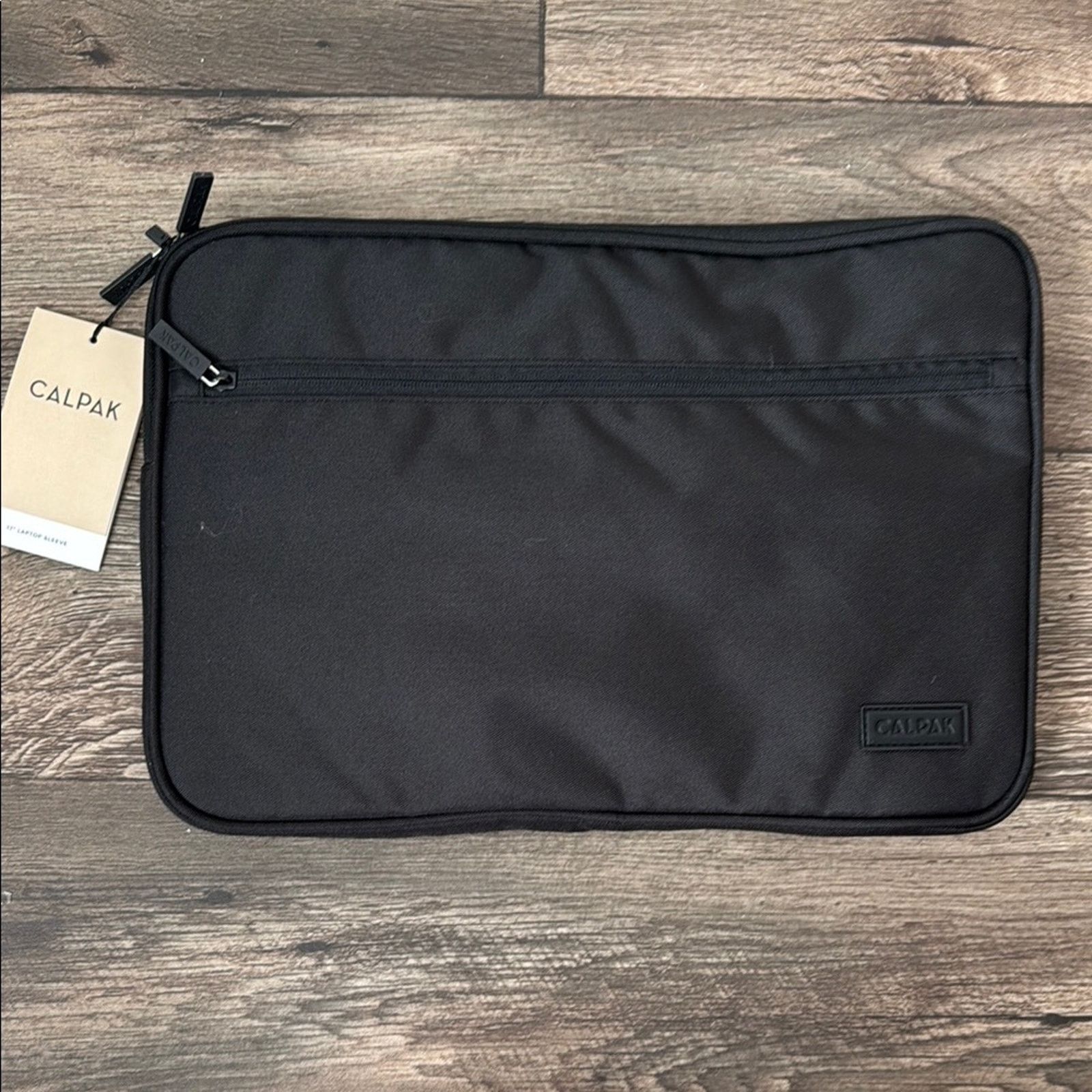 Other NWT CALPAK 17” Laptop Sleeve in Black Size ONE SIZE - 1 Thumbnail
