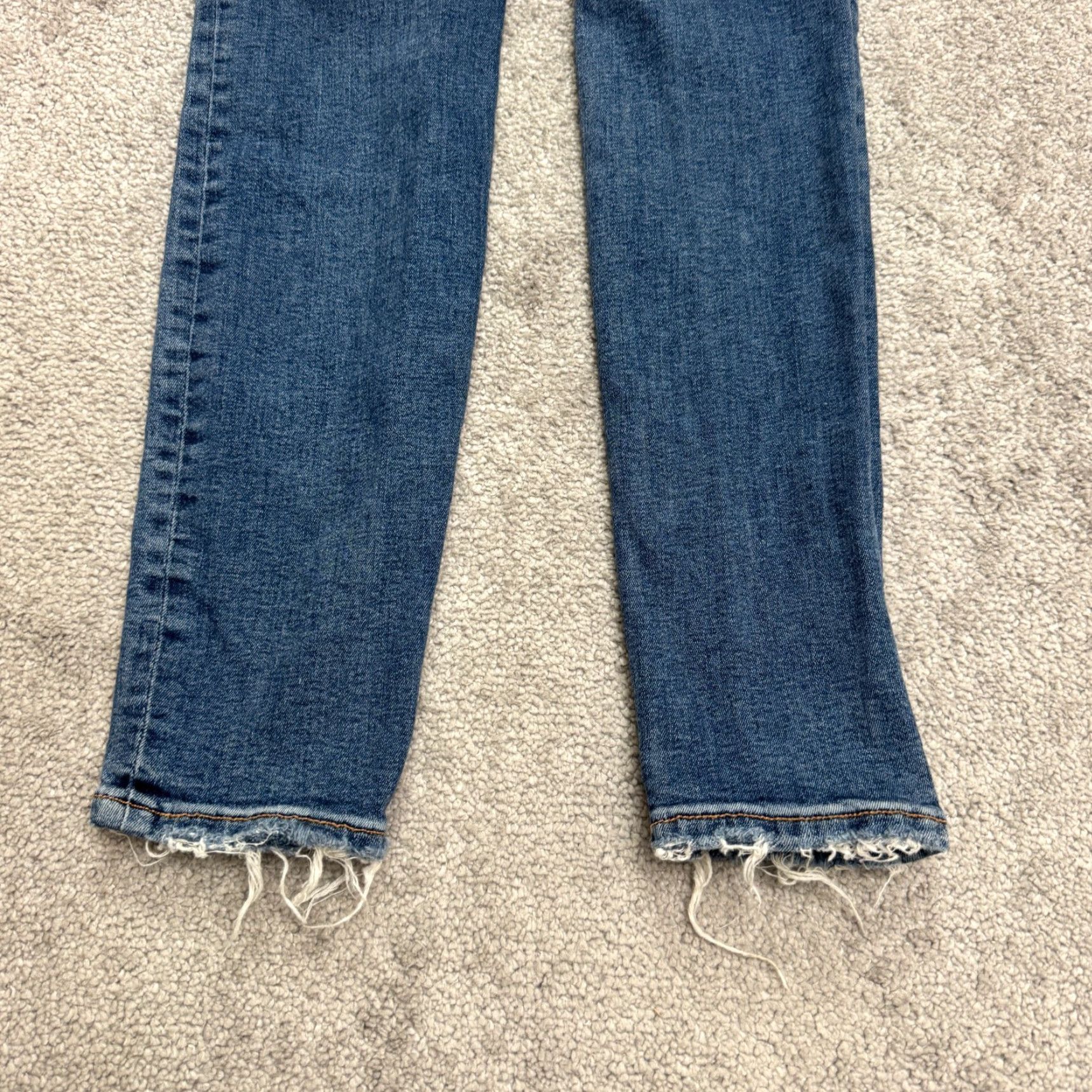 Good American Good American Jeans Blue Denim Button Fly High Rise Skinny 2/26 5-Pocket Stretch Women's Regular Inseam 28 in Waist 24 in Medium Wash City Streetwear Size 26" / US 2 / IT 38 - 6 Thumbnail