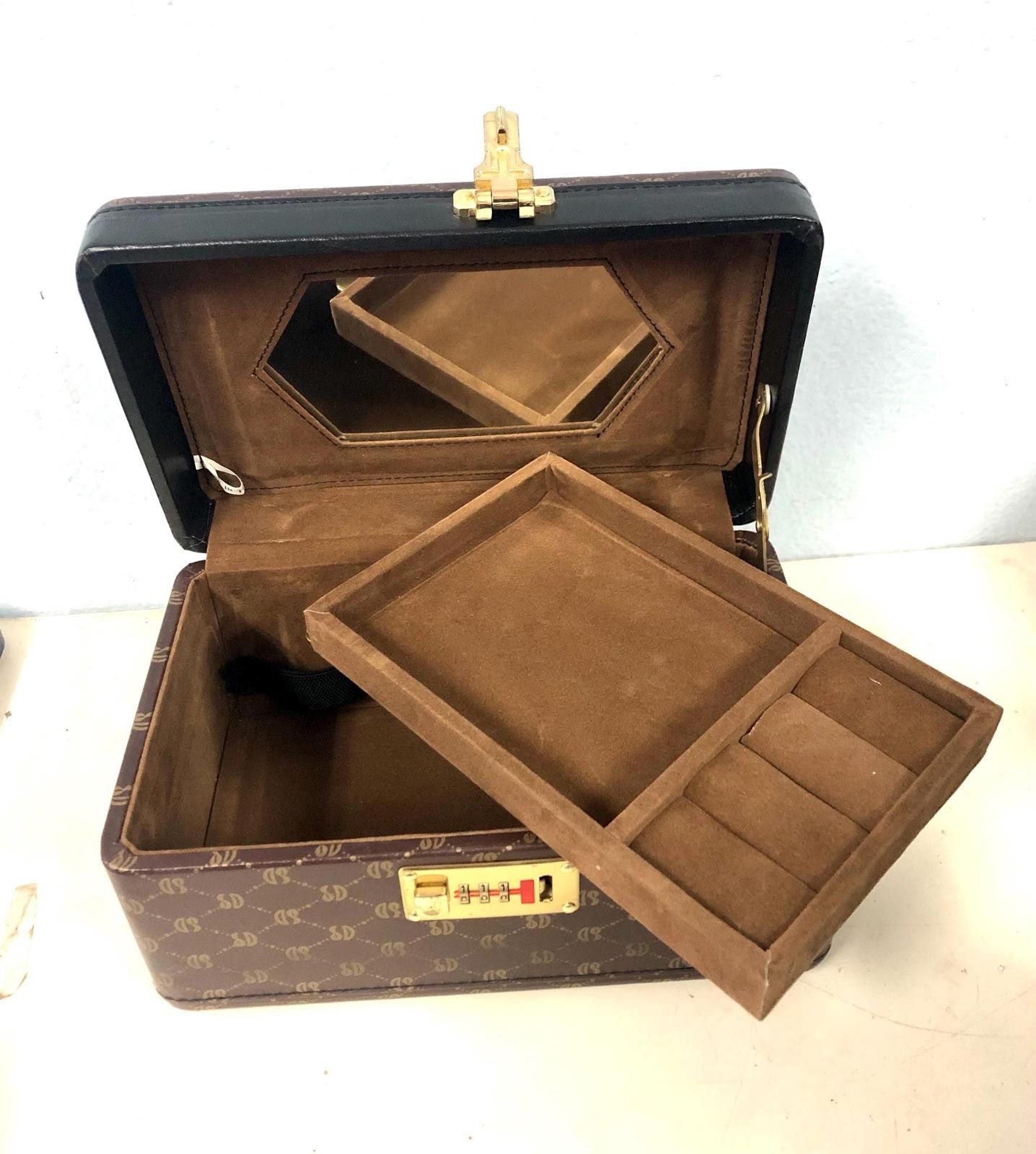 Designer Jewelry Toiletry Makeup Briefcase Carrying Bag Brown Size ONE SIZE - 3 Thumbnail