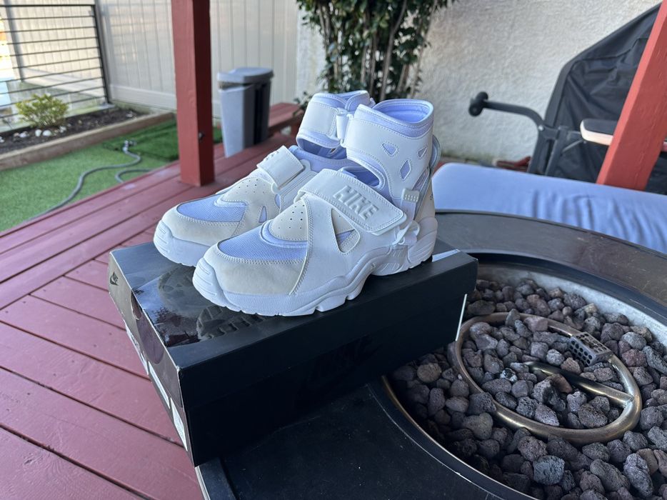 comme des garcons air carnivore