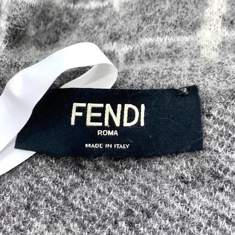 Fendi Fendi Logo letter grid design gray round neck knit Size US M / EU 48-50 / 2 - 5 Thumbnail