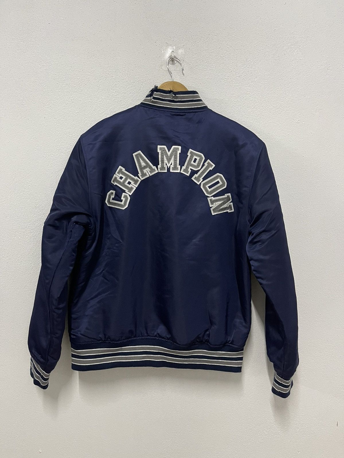 Champion Vintage Bomber jacket distress Champion usa flag patch Size US M / EU 48-50 / 2 - 2 Thumbnail