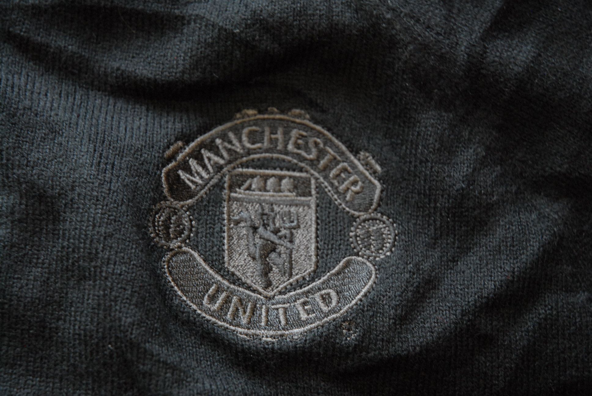 Other Official Manchester United football sweater Size US M / EU 48-50 / 2 - 2 Thumbnail