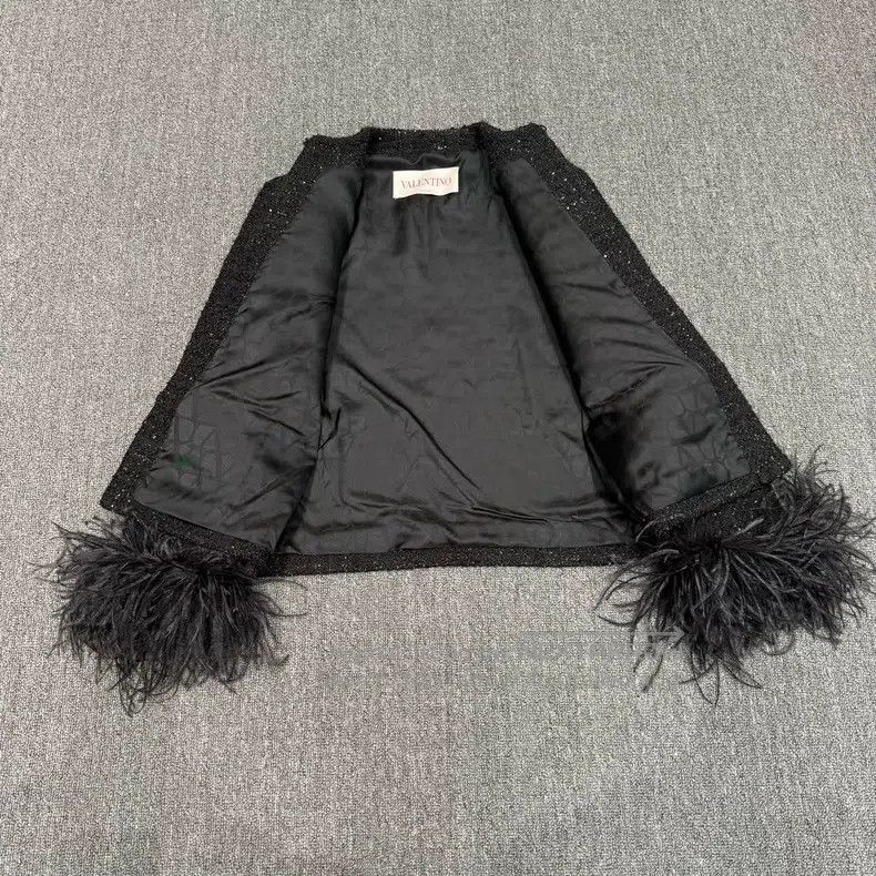 Valentino Valentino Black small fragrant tweed ostrich fur rhineston Size XXS / US 00 / IT 34 - 3 Thumbnail