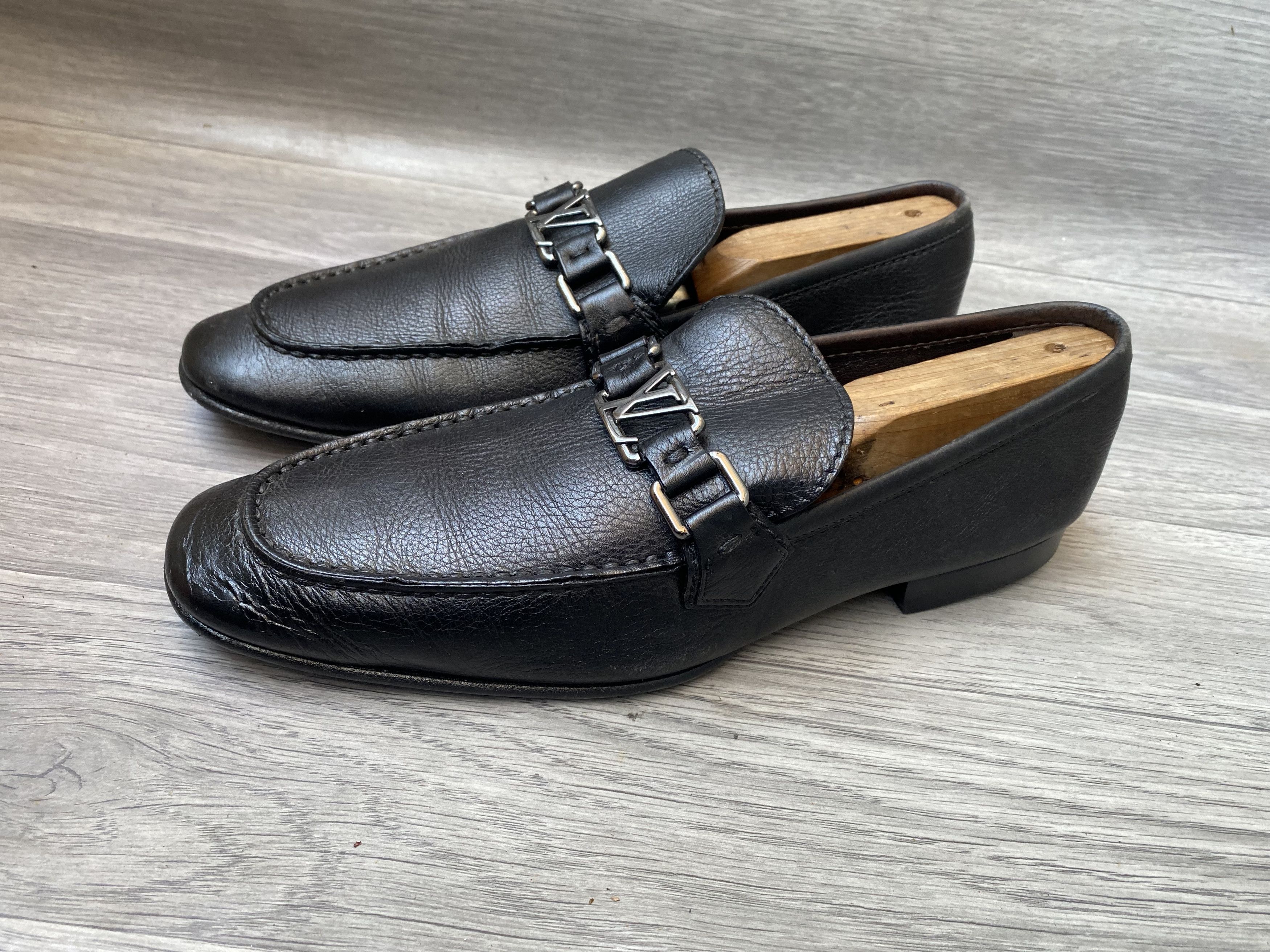 Louis vuitton logo black leather penny loafers