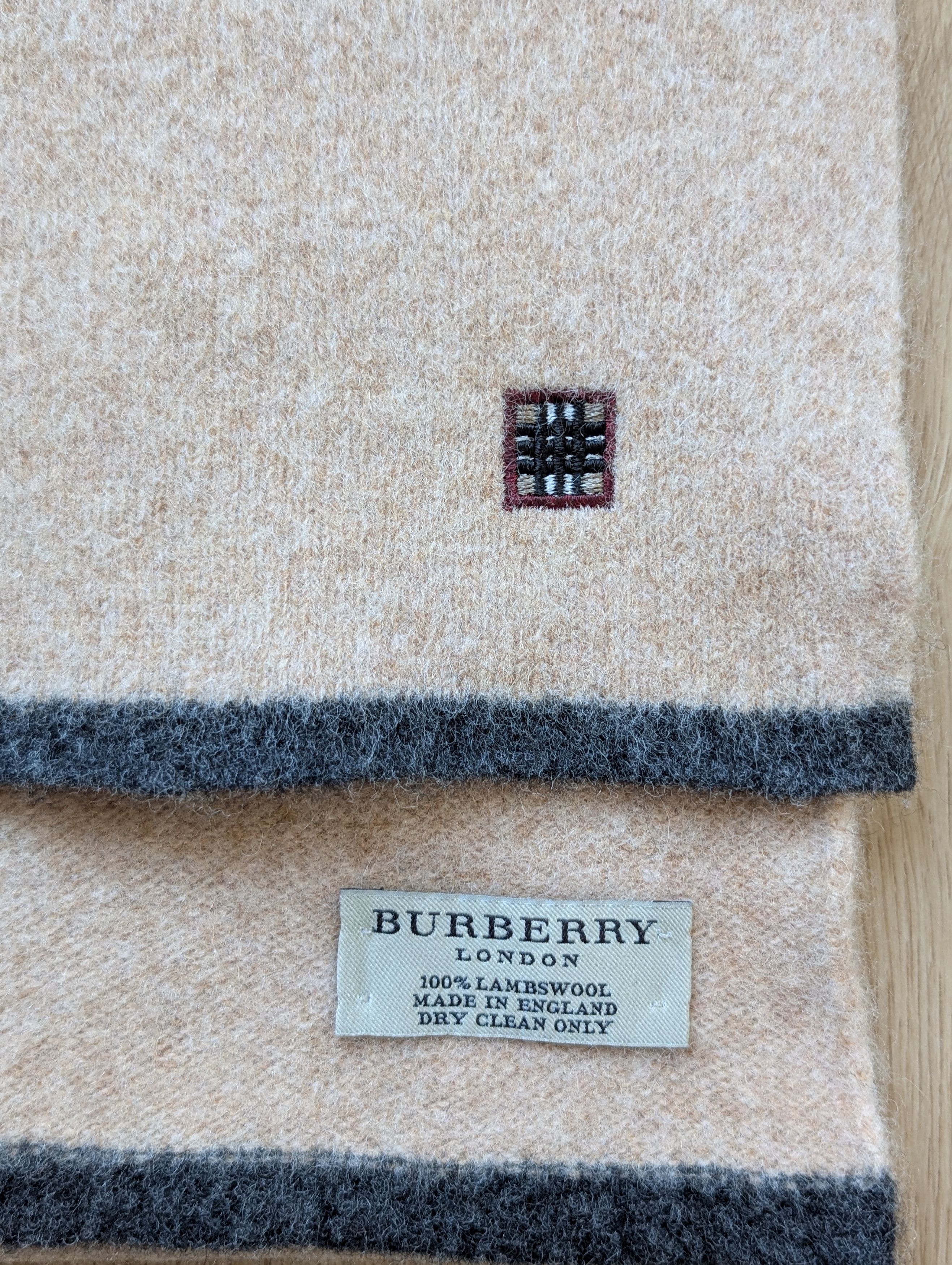 Burberry Rare Burberry Lambswool Nova Check Tap Beige Scarf 57x8" Size ONE SIZE - 2 Thumbnail
