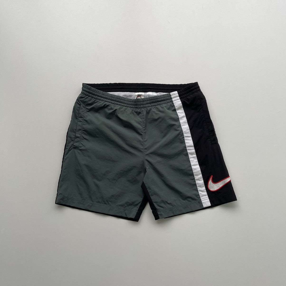 Nike × Vintage Nike Vintage Logo Shorts Green/Black/White Size US 34 / EU 50 - 1 Thumbnail