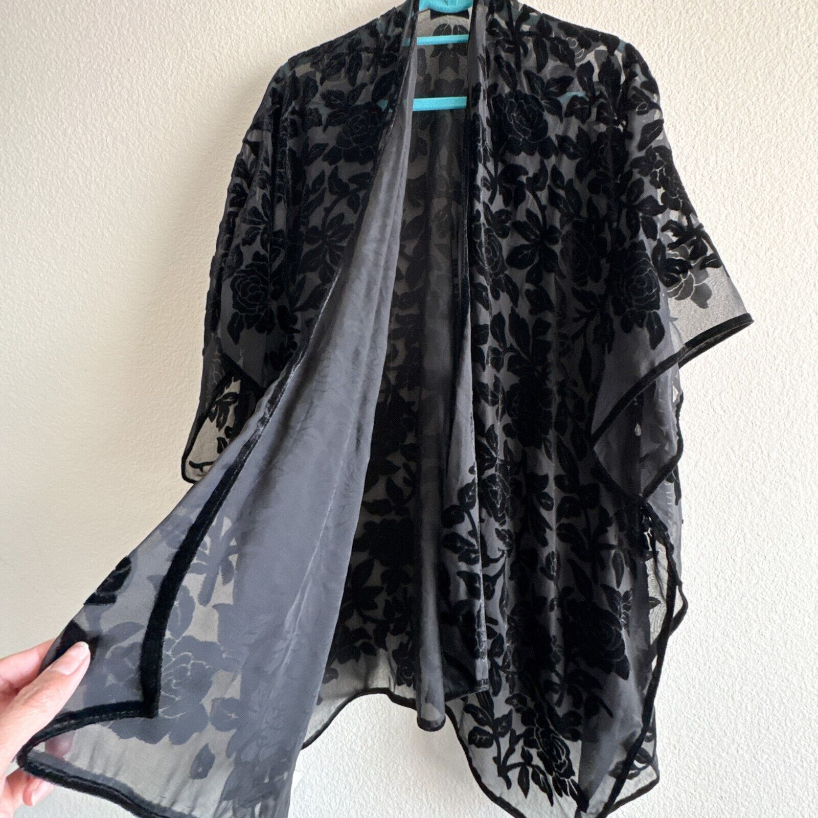 Lucky Brand LUCKY BRAND New Burnout Velvet Cape Kimono Women's OS Black Size ONE SIZE - 1 Thumbnail