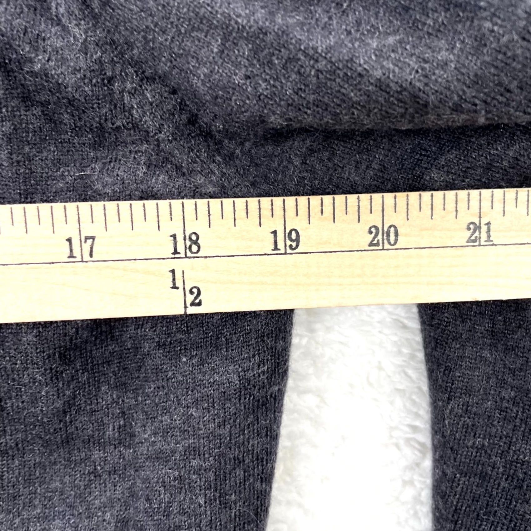 Brooks Brothers Brooks Brothers Sweater Mens Large Gray Merino Wool Tight Knit Long Sleeve Hole Pullover Wool Knit Casual Classic Preppy Mens Gently Used? Size US L / EU 52-54 / 3 - 7 Thumbnail