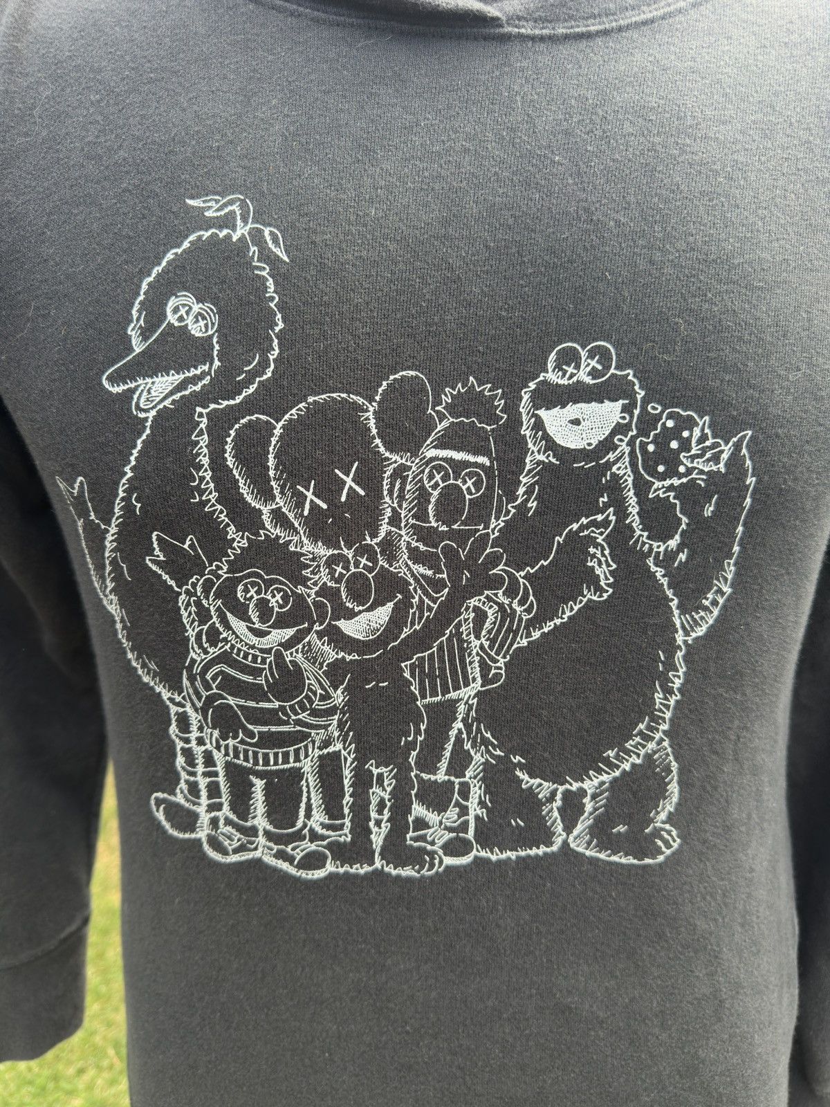 Uniqlo Kaws x Sesame Street Uniqlo Hoodie Adult XS Black Graphic Size US XS / EU 42 / 0 - 3 Thumbnail